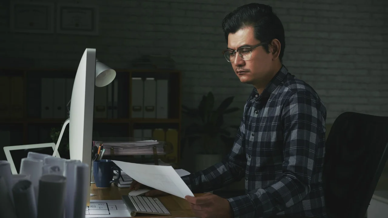 Company plans to cut Singapore worker’s salary by 40% after probation, gives him 1 week to decide: ‘What would you do?’