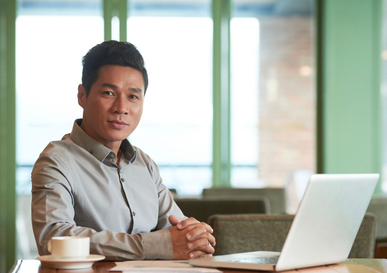 Woman asks for help in dealing with male colleagues who keep offering unsolicited advice