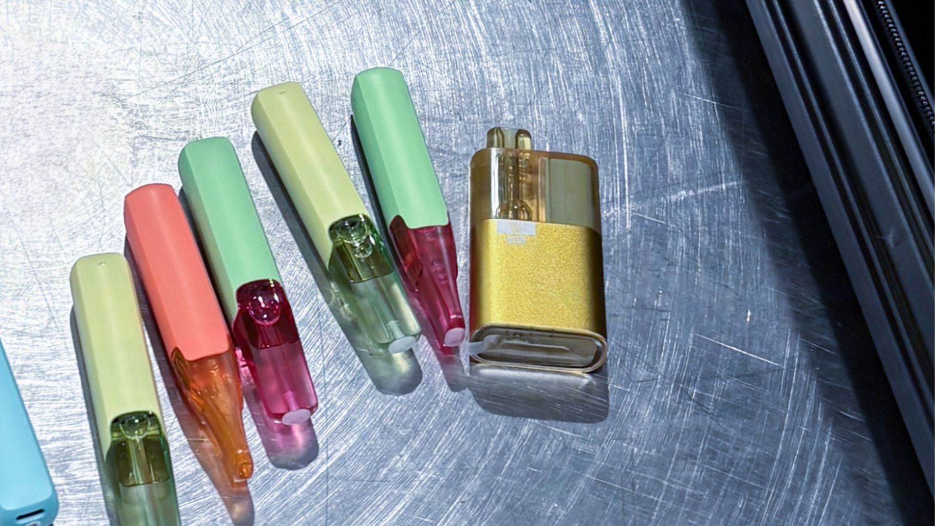 ICA busts 42 e-cigarette cases in 4 days at Singapore checkpoints and seizes 240+ devices