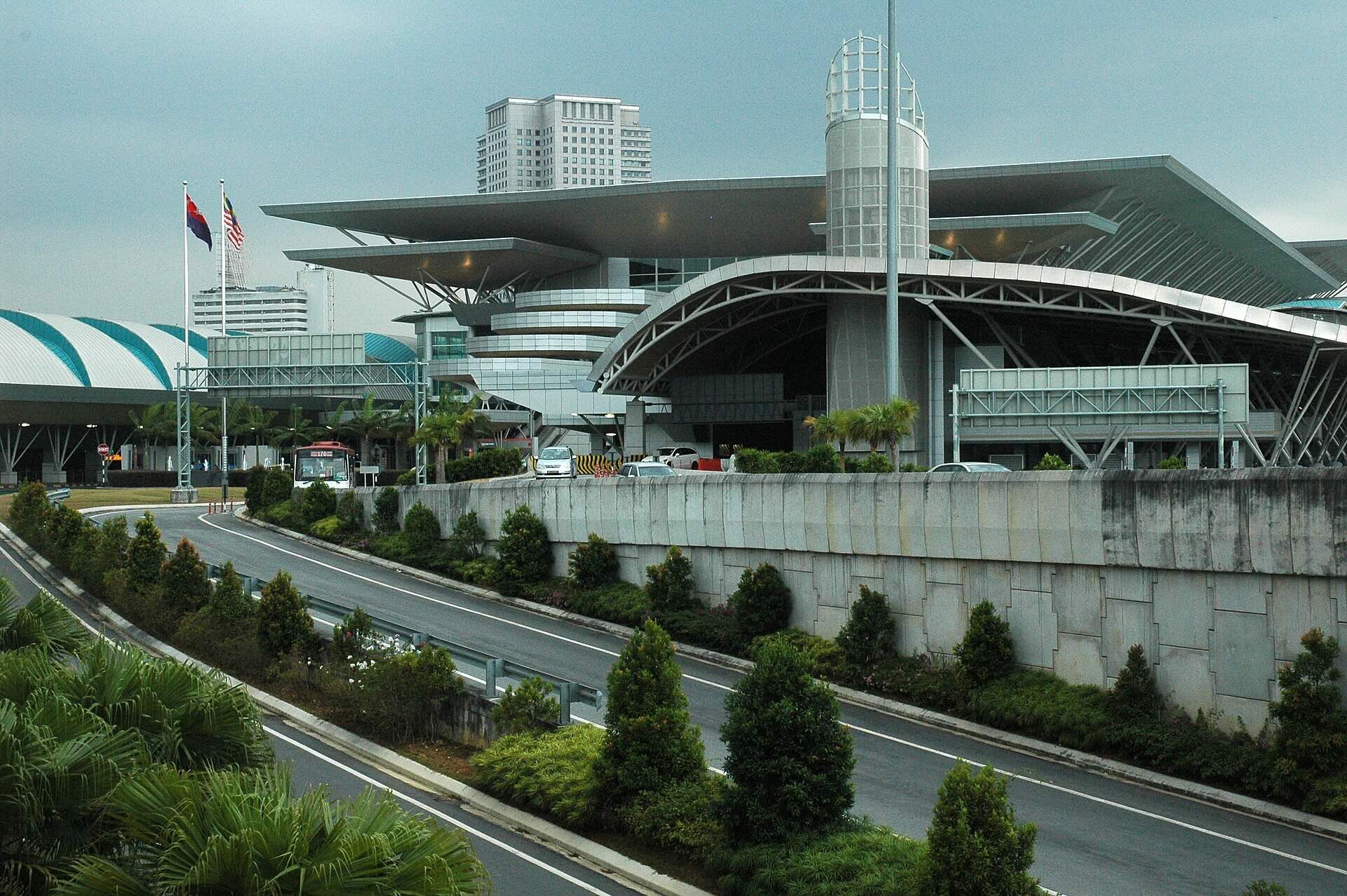 Malaysian man receives ‘shock education’ during commute to Singapore; compares it to an Ironman competition