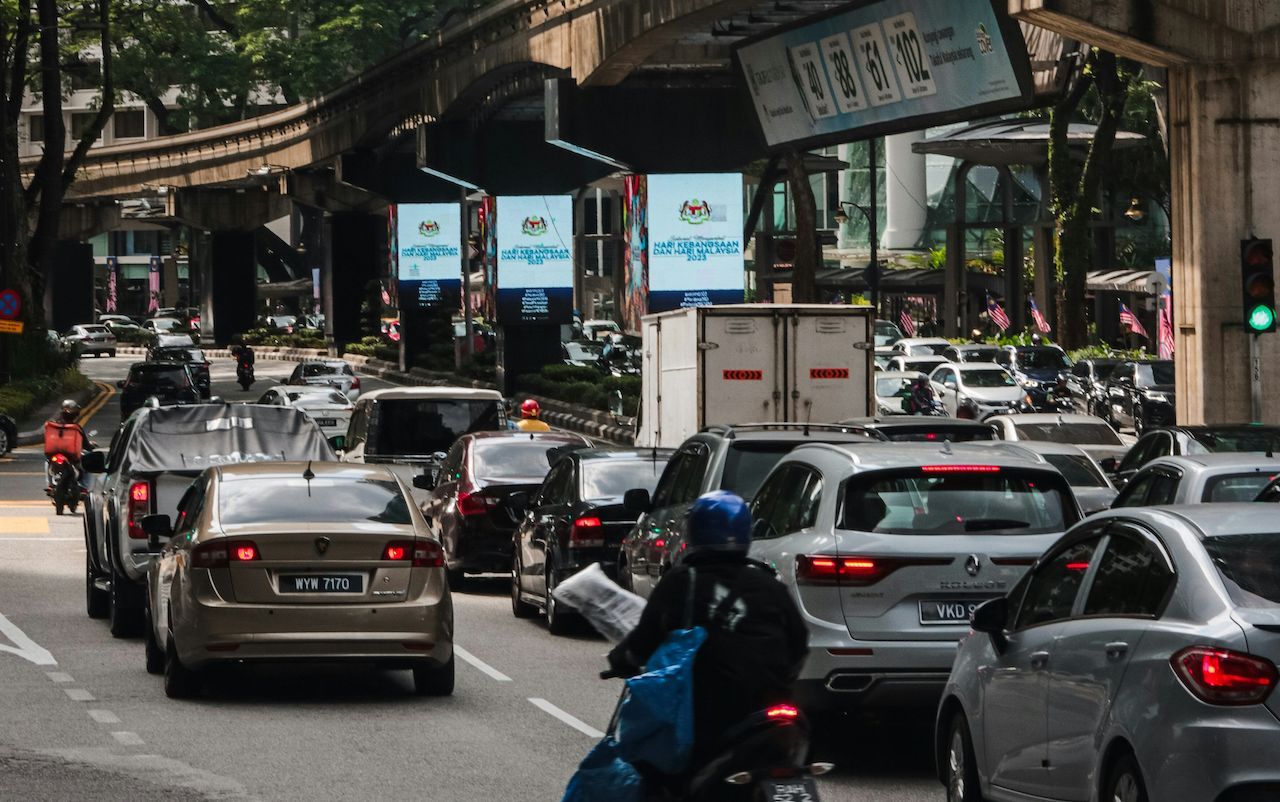Malaysians challenge Minister of Transport on carpool idea