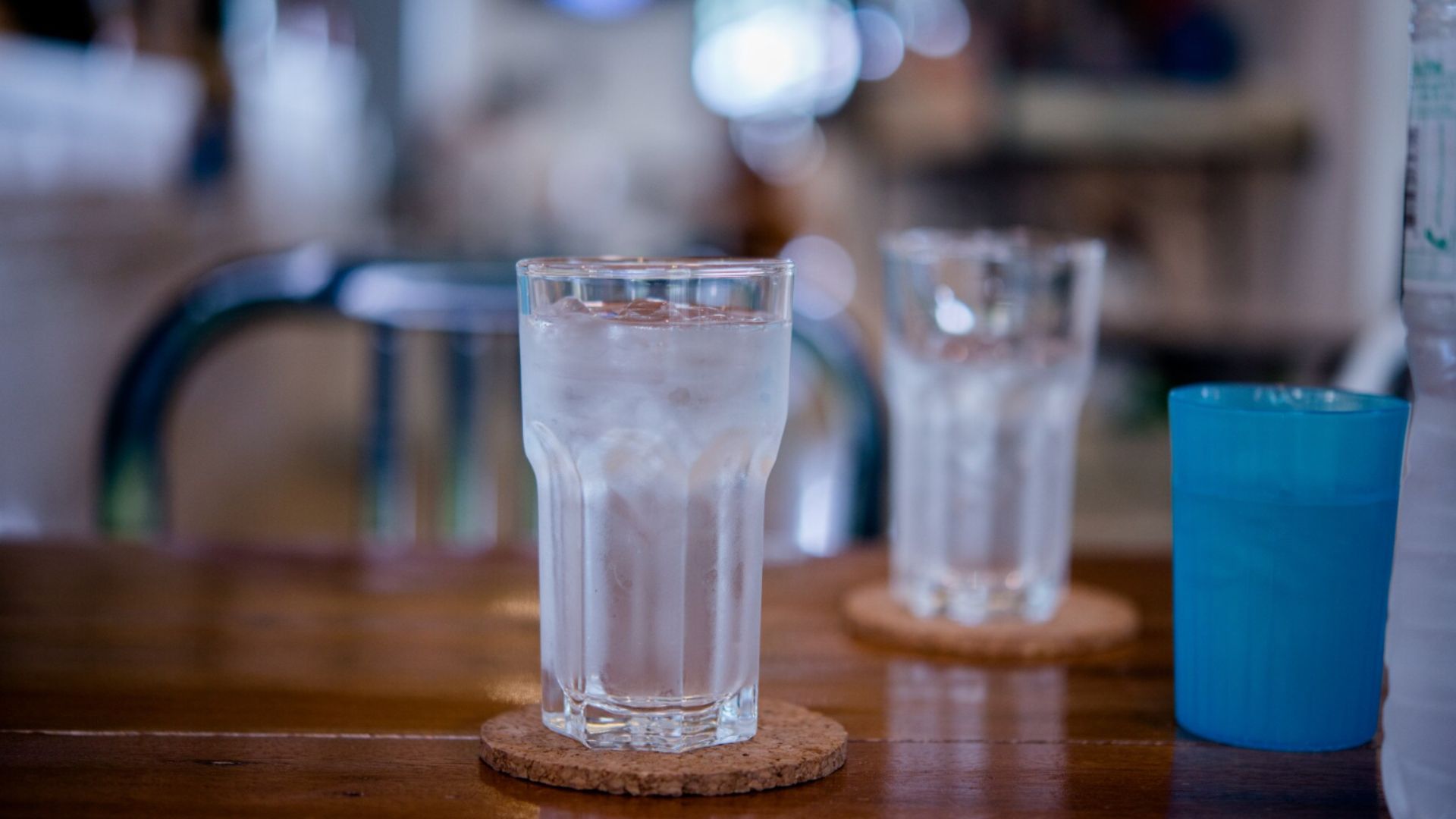 Child charged $2 for own water at Geylang restaurant under no outside drinks rule, netizens have mixed views