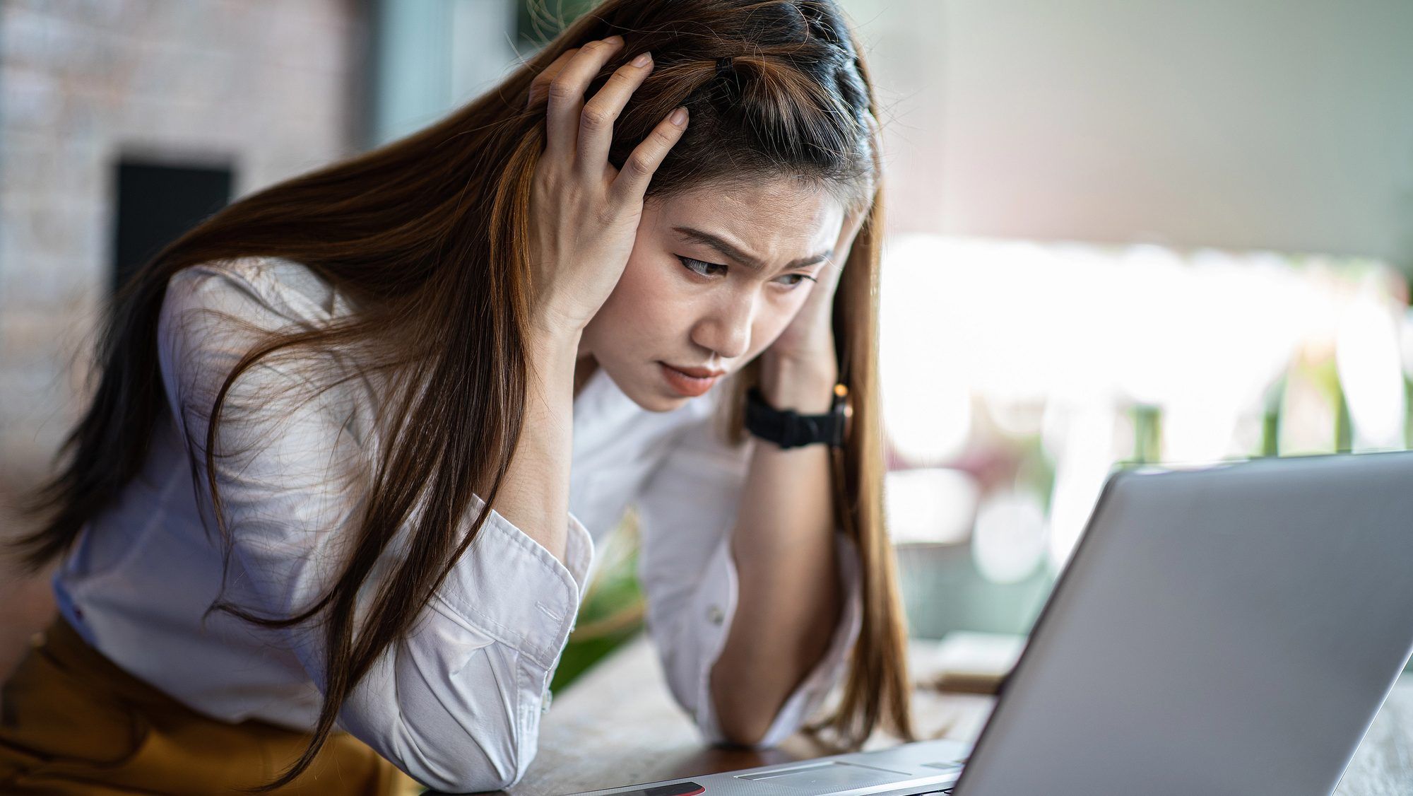‘It’s been half a year of this’ —Employee says colleague keeps ‘stalking’ her at work