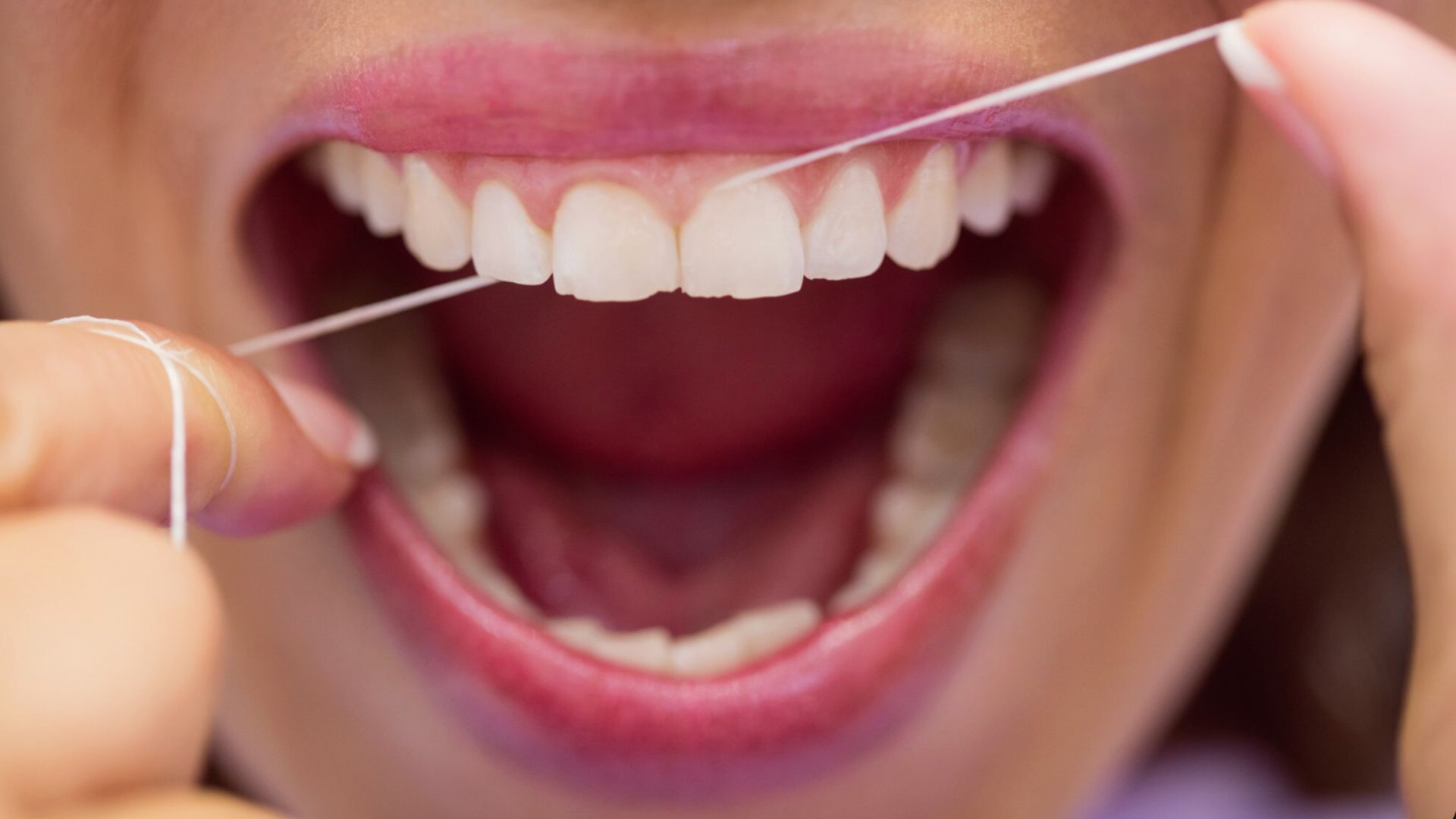 Dental hygiene: Is it wrong to floss after lunch? Netizens answer