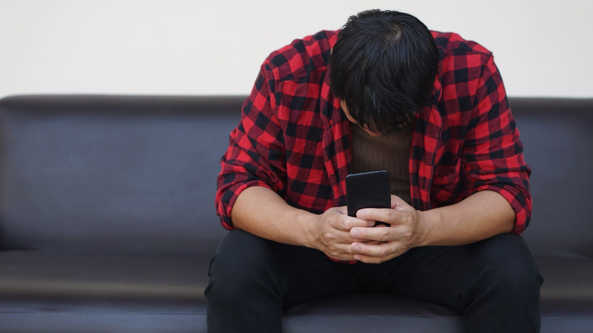 ‘I messed up in my 20s’: 29 y/o Singaporean with S.8k take-home pay and no savings fears he’s falling behind in life