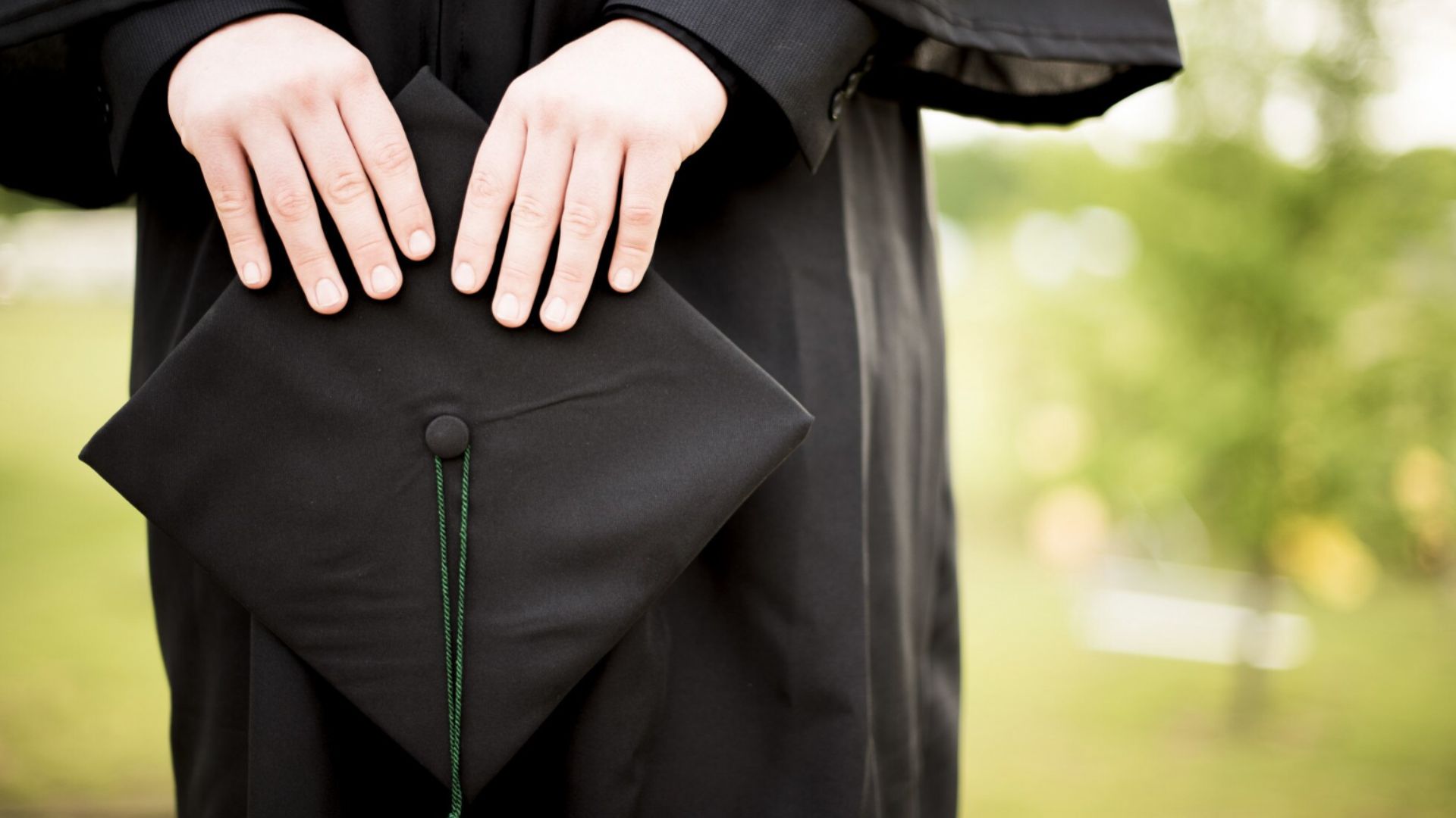 ‘Hundreds of applications, no luck’: Fresh grads share job hunt struggles