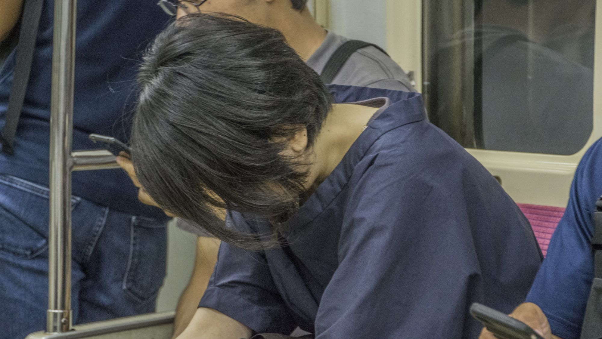 ‘Why is it so hard for everyone to shower in the morning?’: MRT commuter breaks down over poor hygiene on public transport