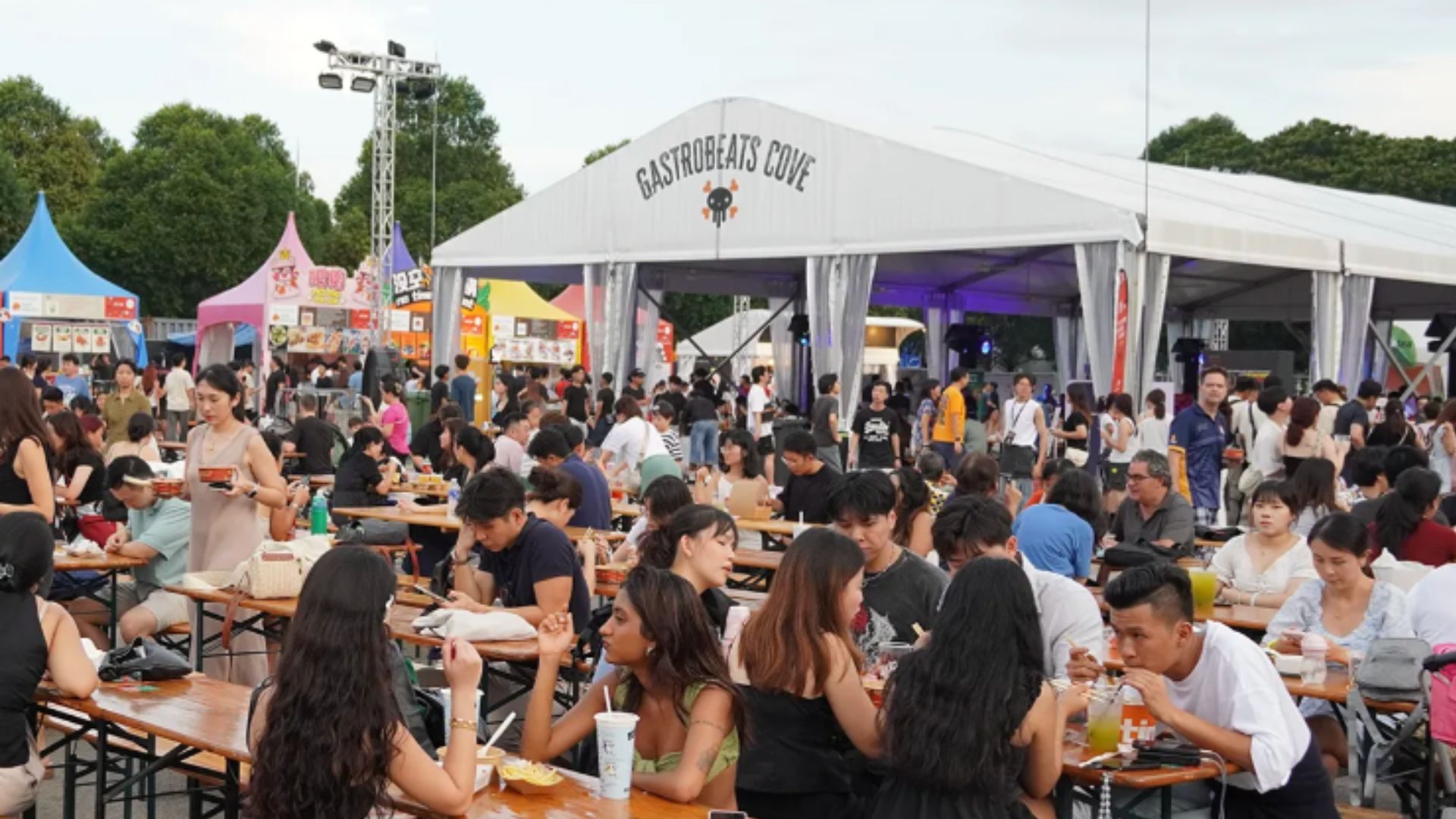 Singapore’s biggest food and music festival is back this June for 24 days, with night views above Marina Bay