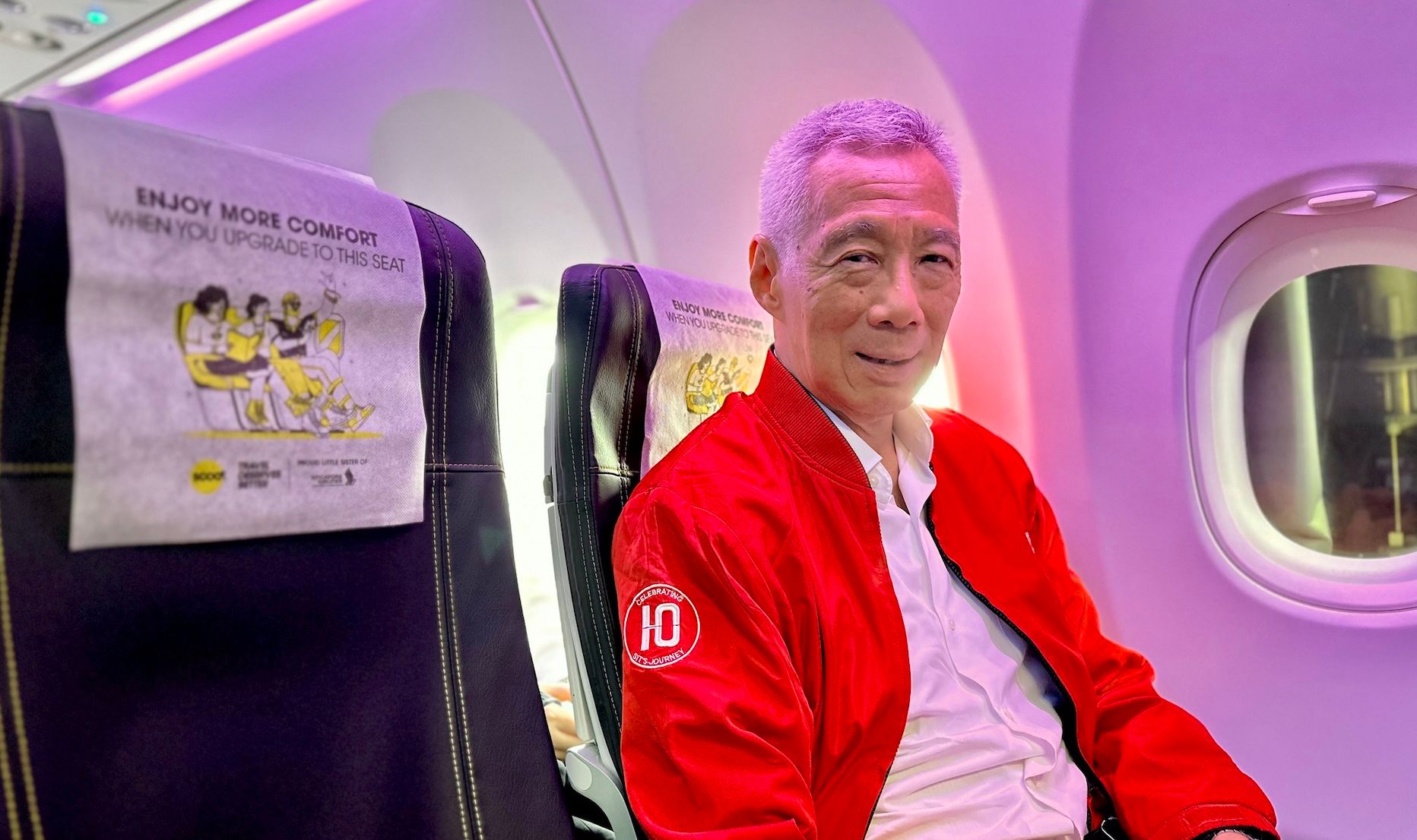 SM Lee spotted flying Scoot to China, drawing praise from Singaporeans online