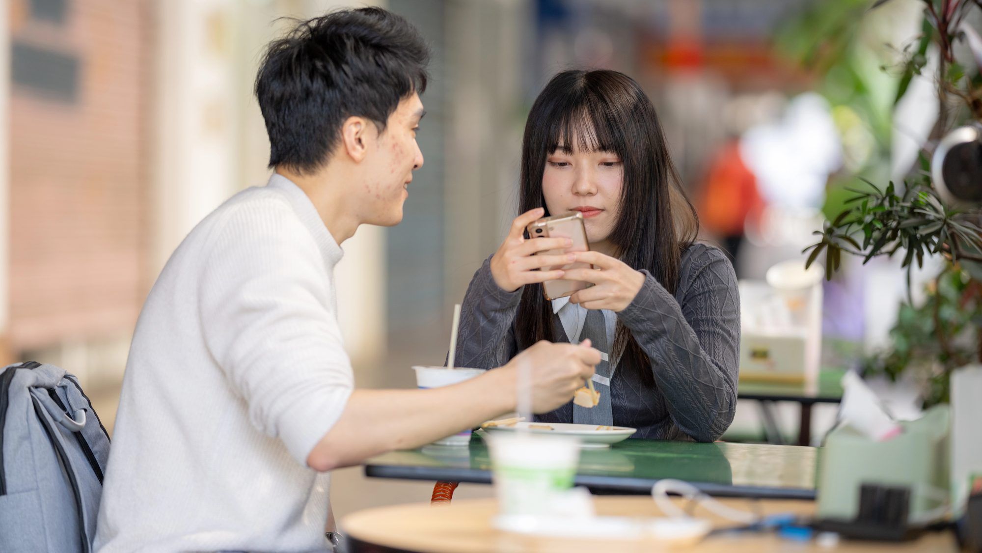 Singaporeans weigh in on hawker centre first dates: ‘Sweating like mad’ isn’t romantic