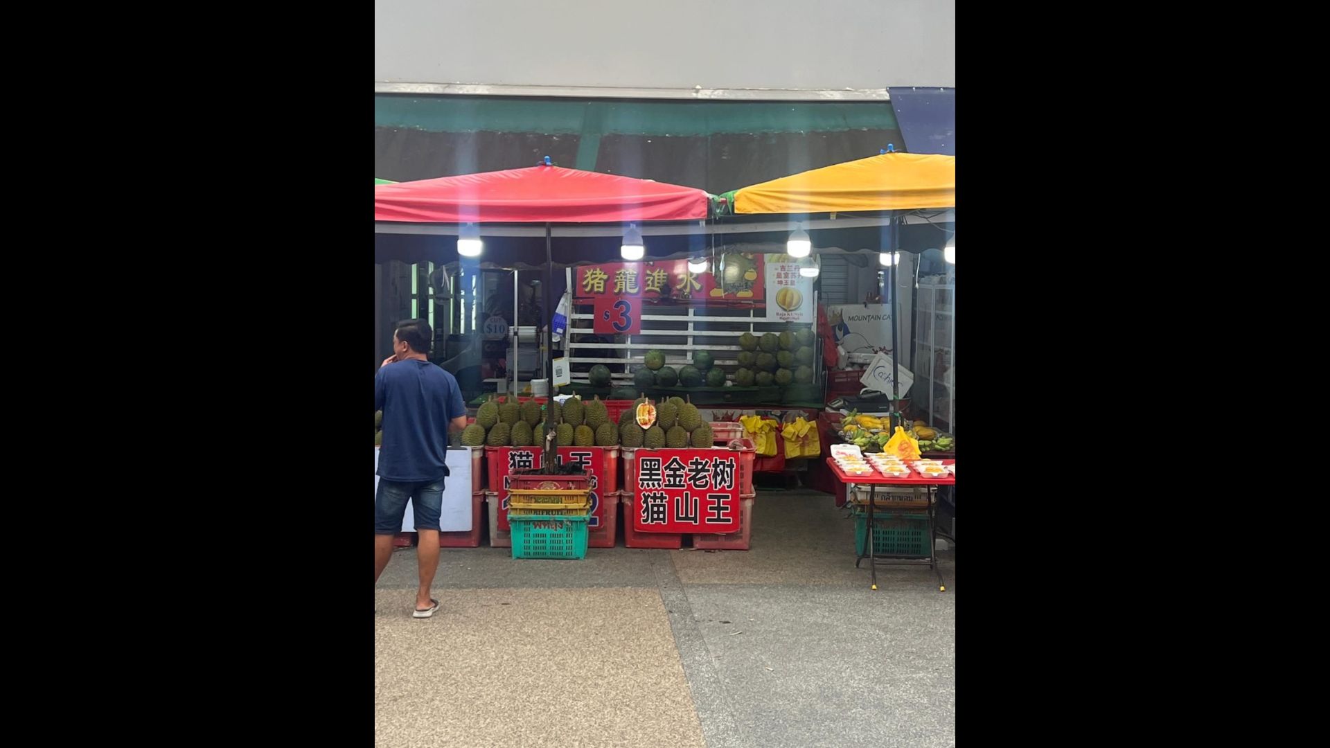 ‘Felt pressured’: Customer recounts tense exchange with durian seller in Singapore