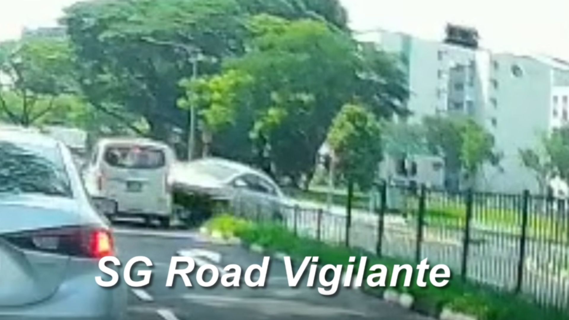 Vehicle drove over a kerb and hit a van, netizens share opin