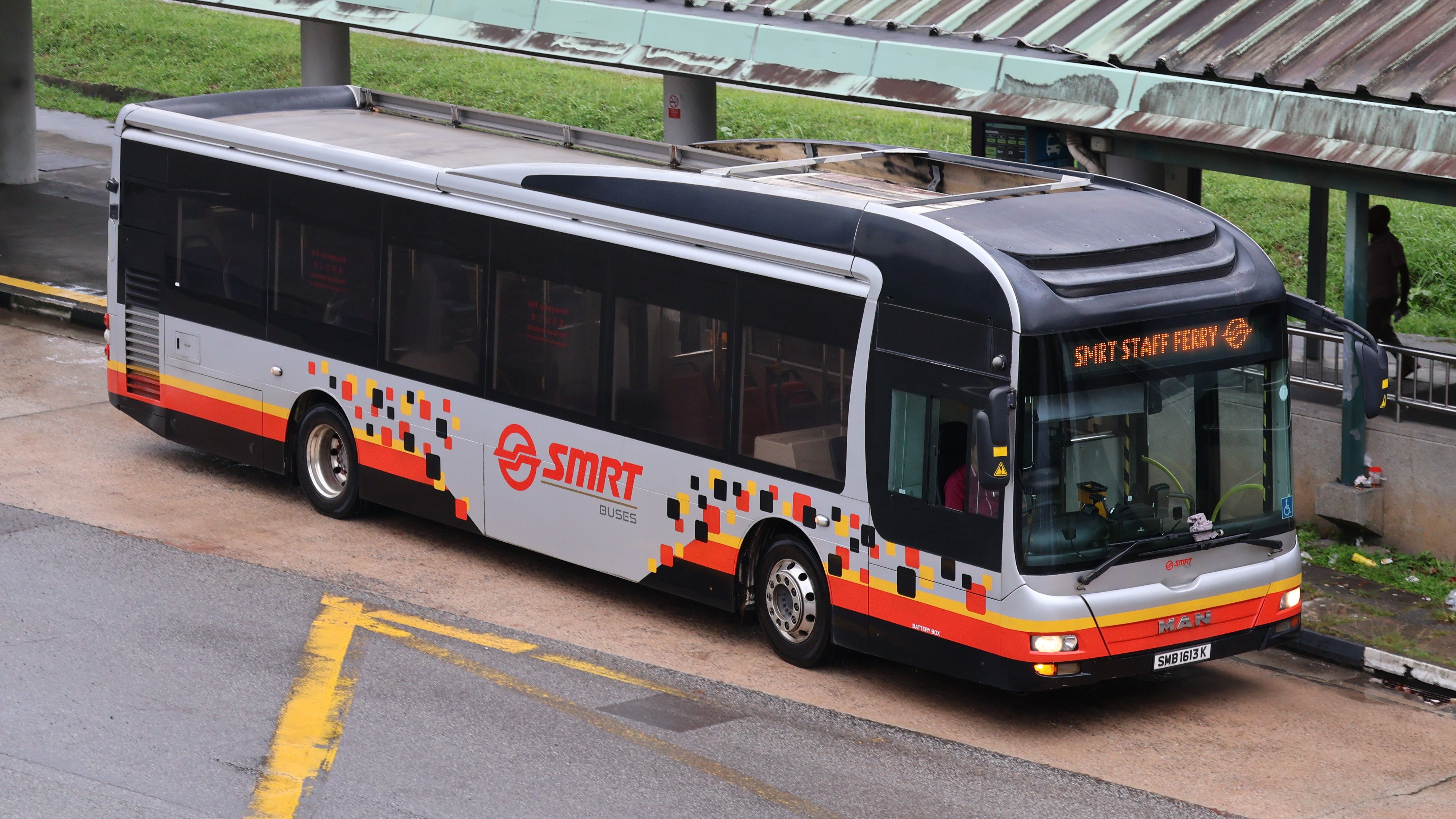SMRT takes over $599.5 million LTA bus contract from SBS Transit