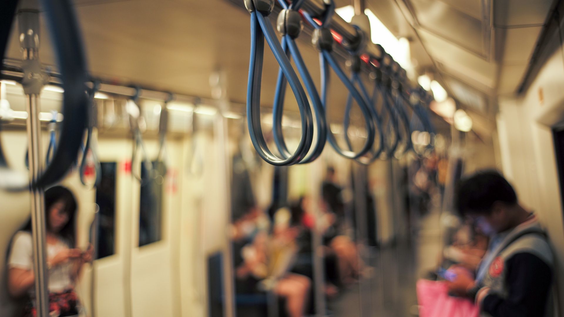 Man tops up uncle’s MRT card with S$10 out of kindness, but Singaporeans warn it could be a scam
