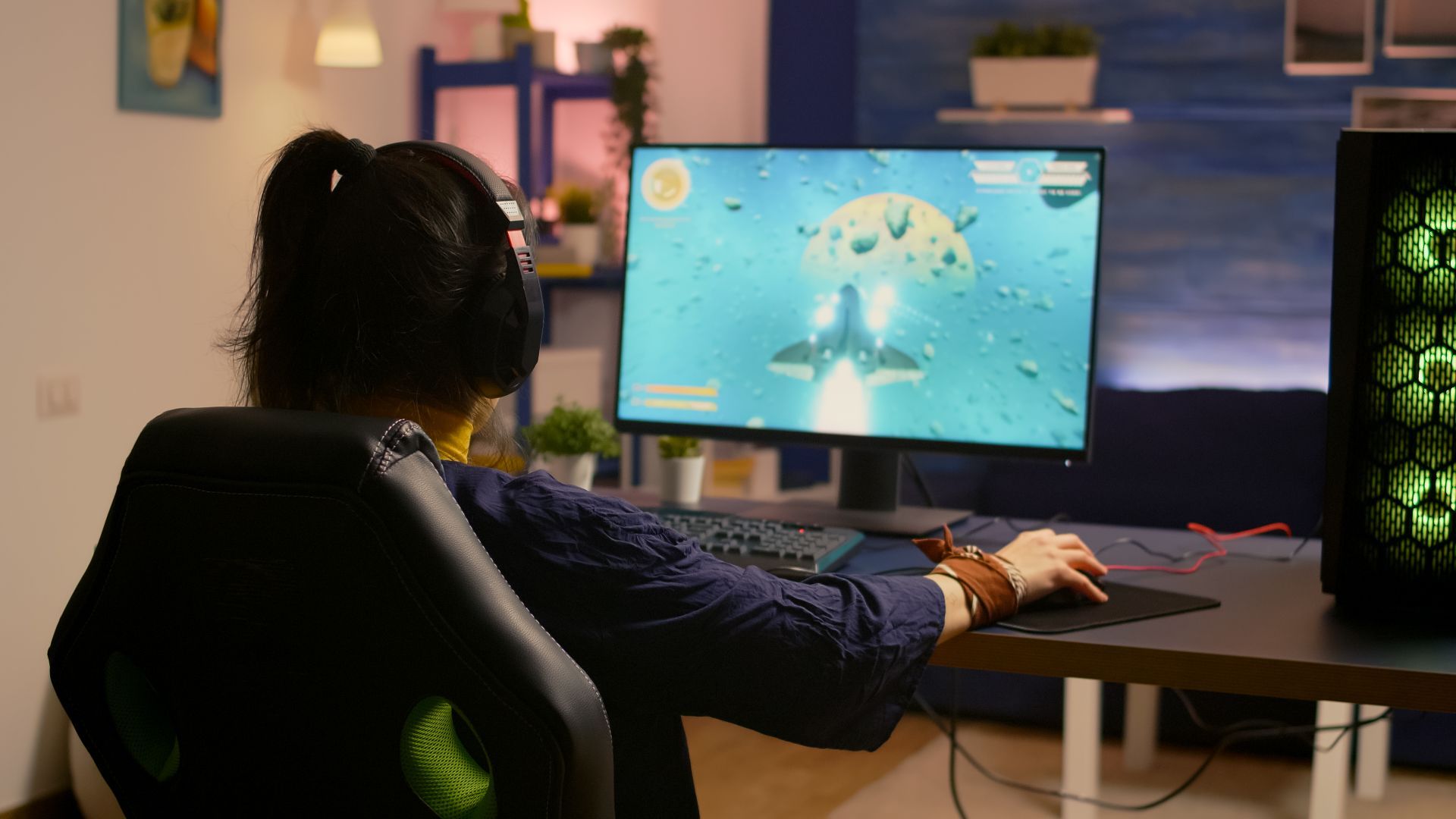 Man grows worried as 26 y/o GF quits job and spends most days gaming at home: ‘Is there a future with my current GF?’