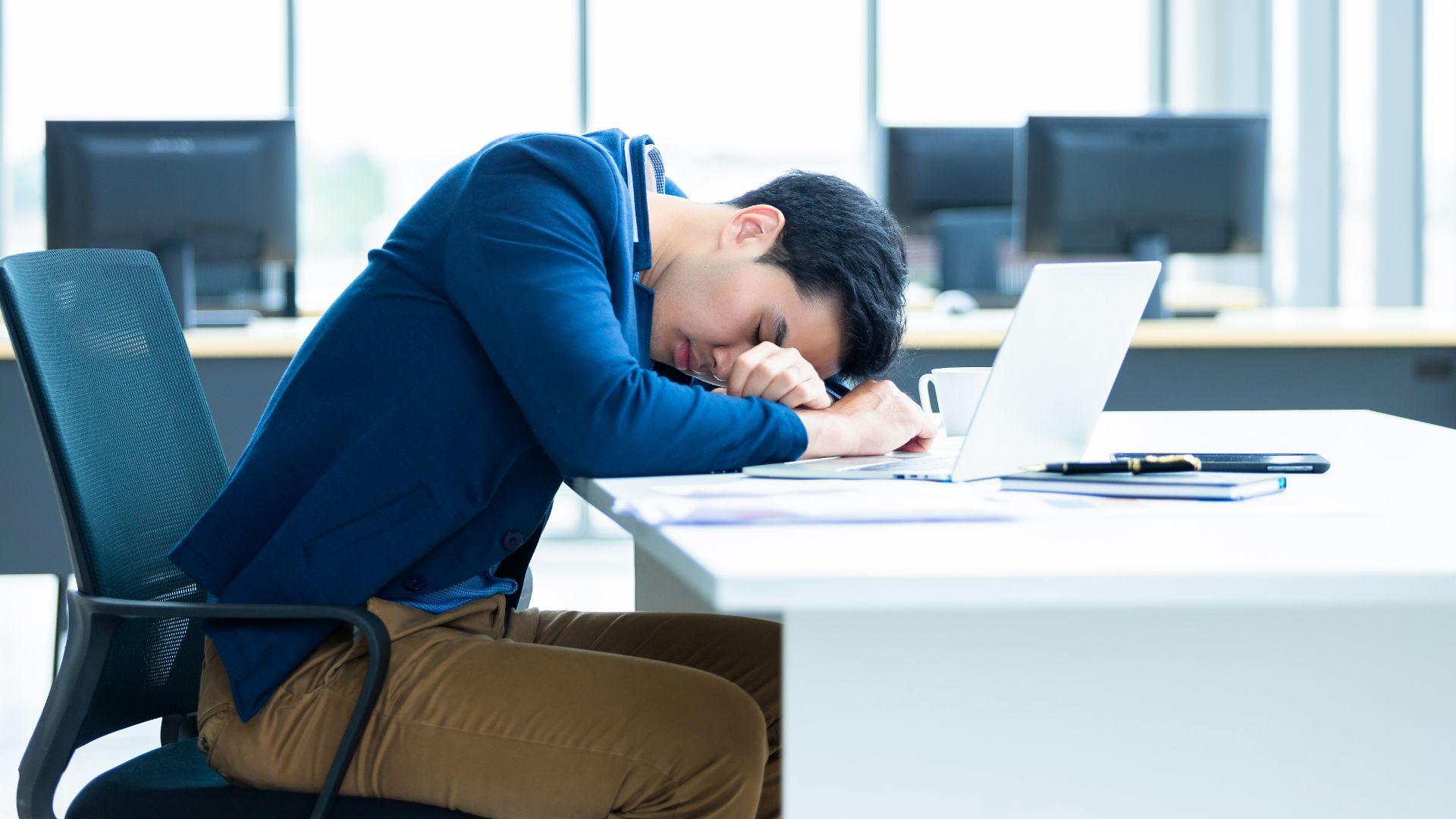 Fresh grad earning S$6.5k a month wonders if climbing the corporate ladder is really worth it 