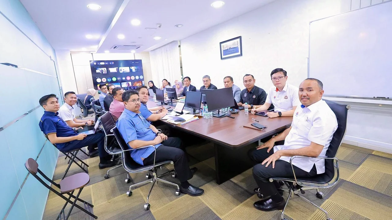 Johor state council member chairs cross-agency meeting to cut red tape and speed up ground-level action for the people