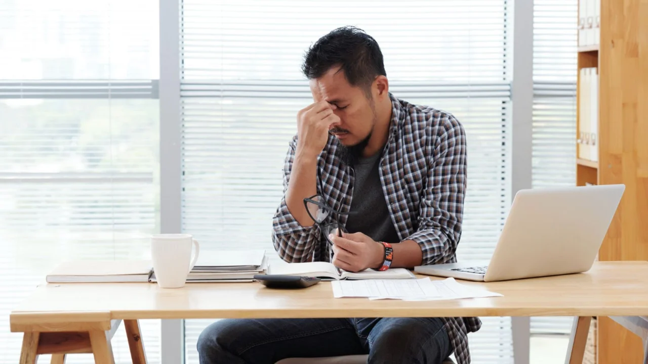 SG man who feels he wasted his 20s asks netizens: Is it too late to turn life around?