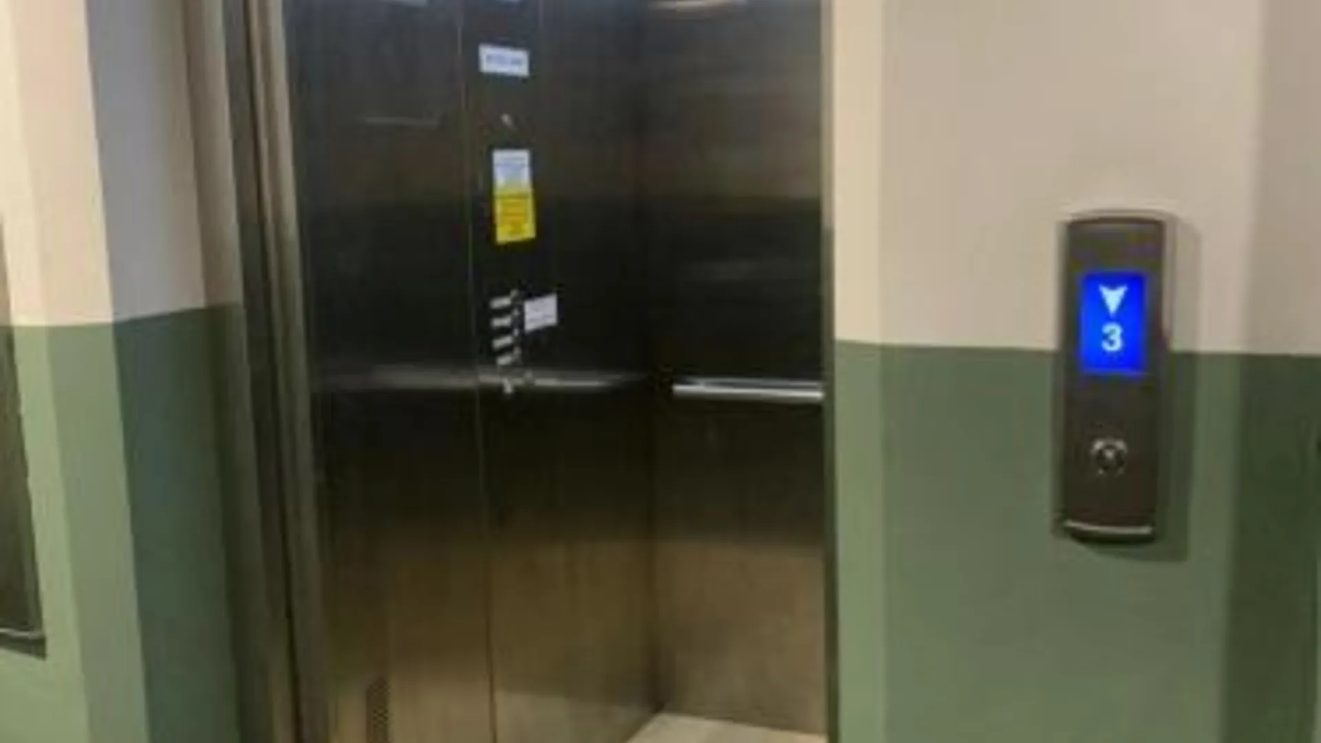 바투 파핫 룸 V 앳 잘란 메갓 매니지드 바이 SECOM 3성급 호텔 수영장