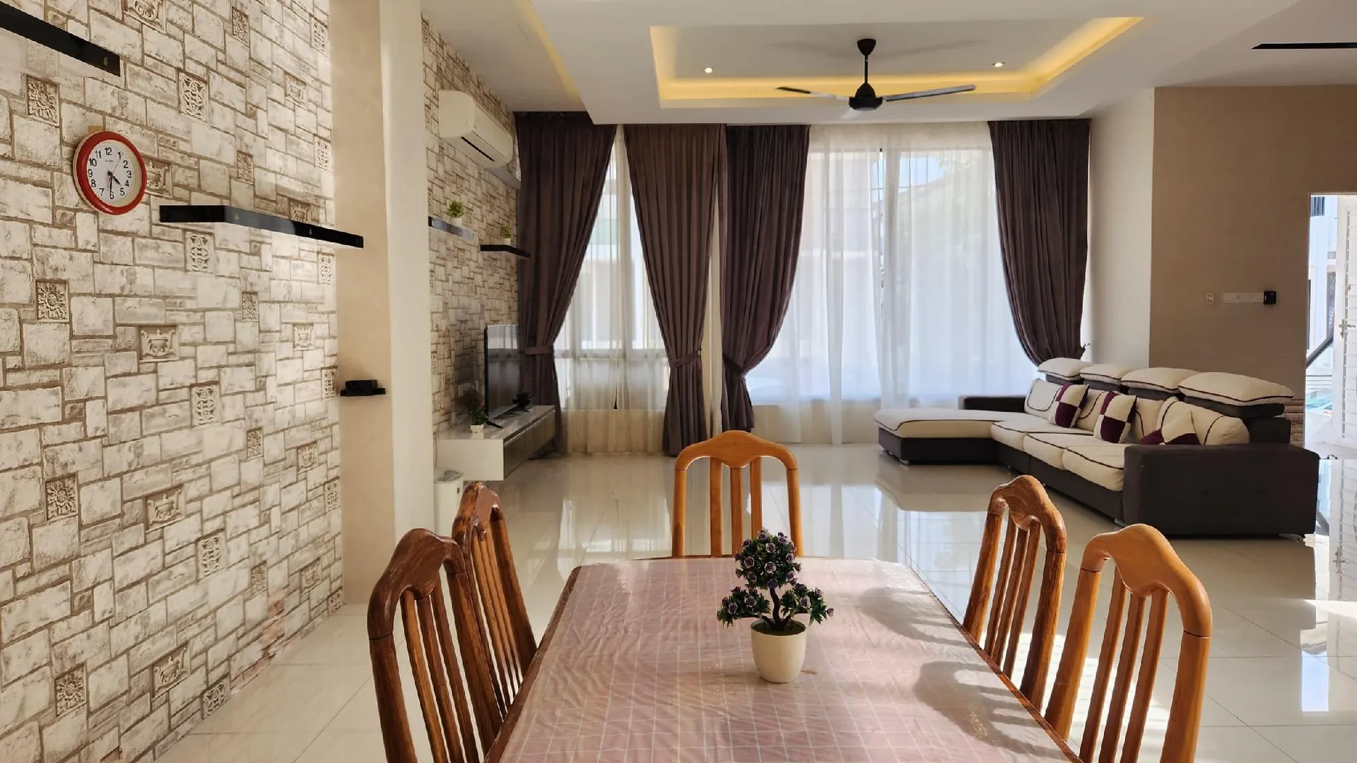 이포 이포 시티의 프라이빗 하우스 (1000m², 침실 5개, 프라이빗 욕실 4개) 2성급 게스트하우스 외관