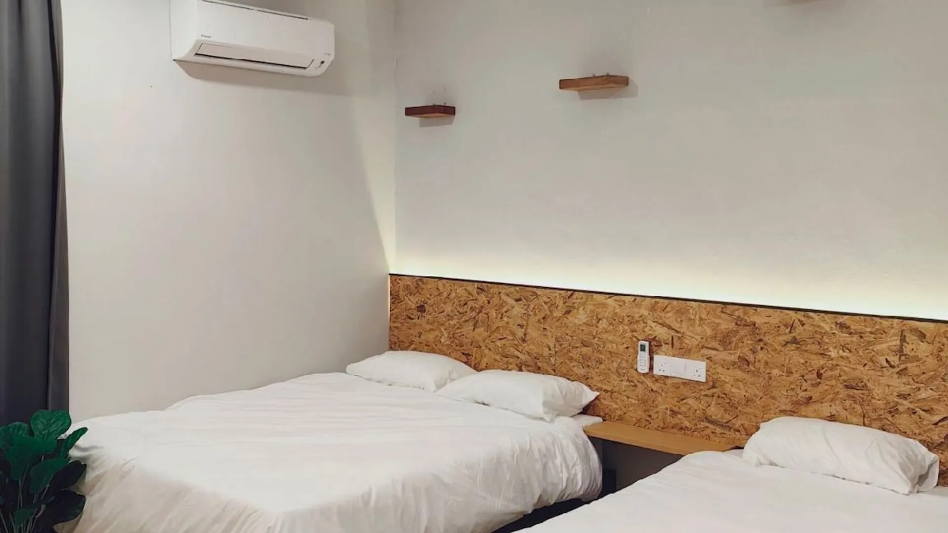 쿠안탄 레이크 치니의 프라이빗 하우스 (m², 침실 4개, 프라이빗 욕실 4개) 2성급 게스트하우스 스위트룸