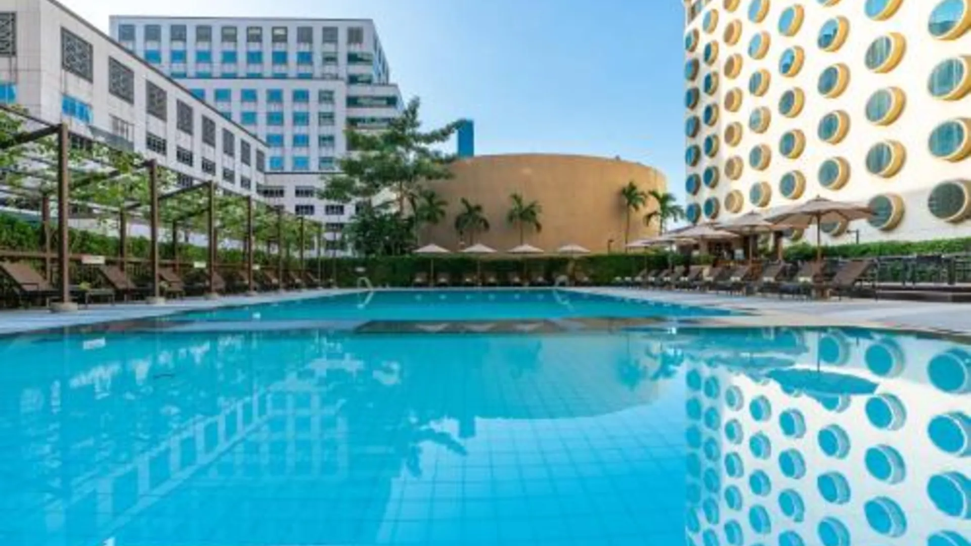 방콕 홀리데이 인 방콕 실롬 바이 IHG 4성급 호텔 외관