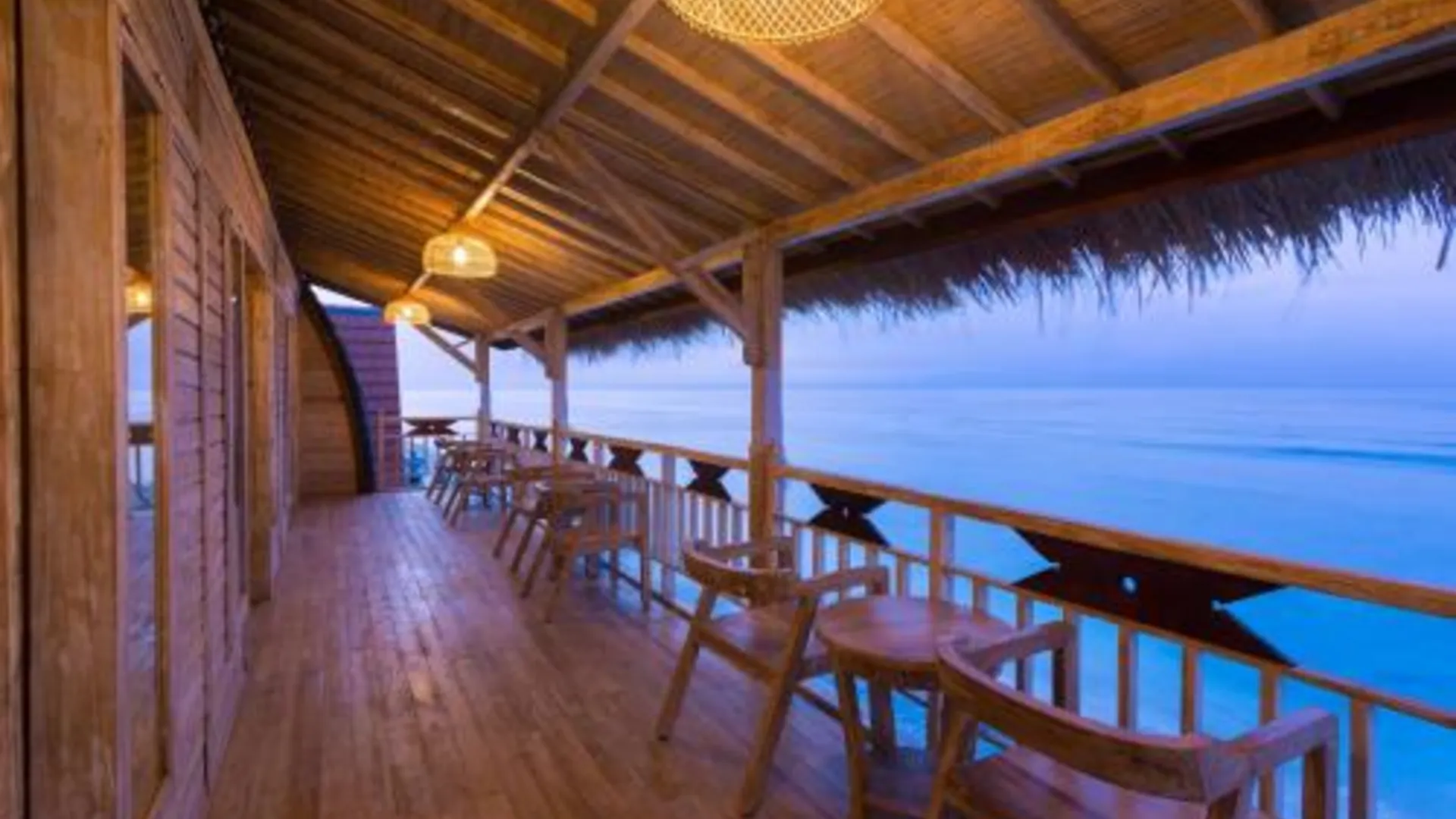 발리 더 드위 선 선 스위트 호텔 레스토랑