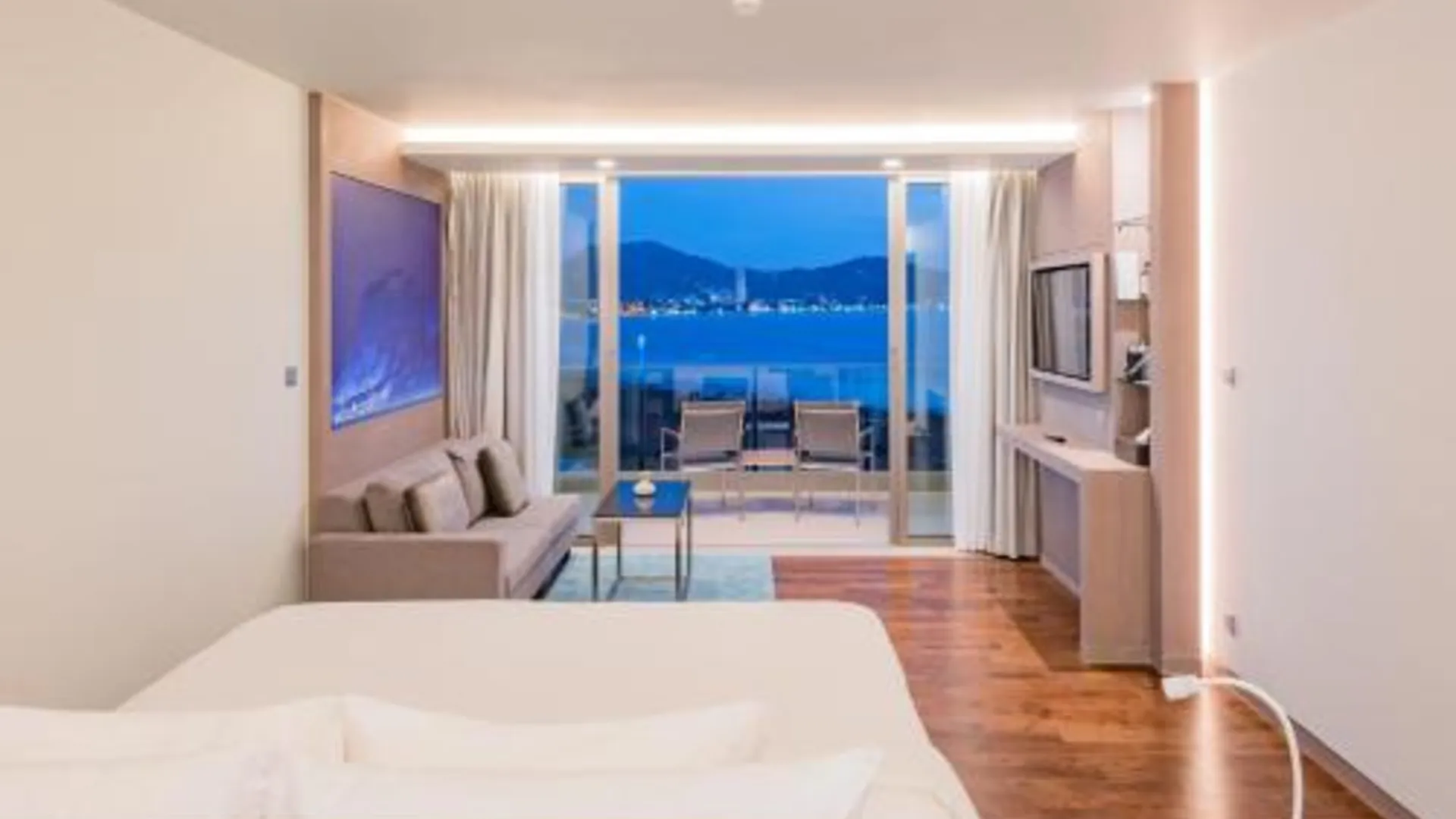 푸켓 오션프론트 비치 리조트 5성급 호텔 스위트룸