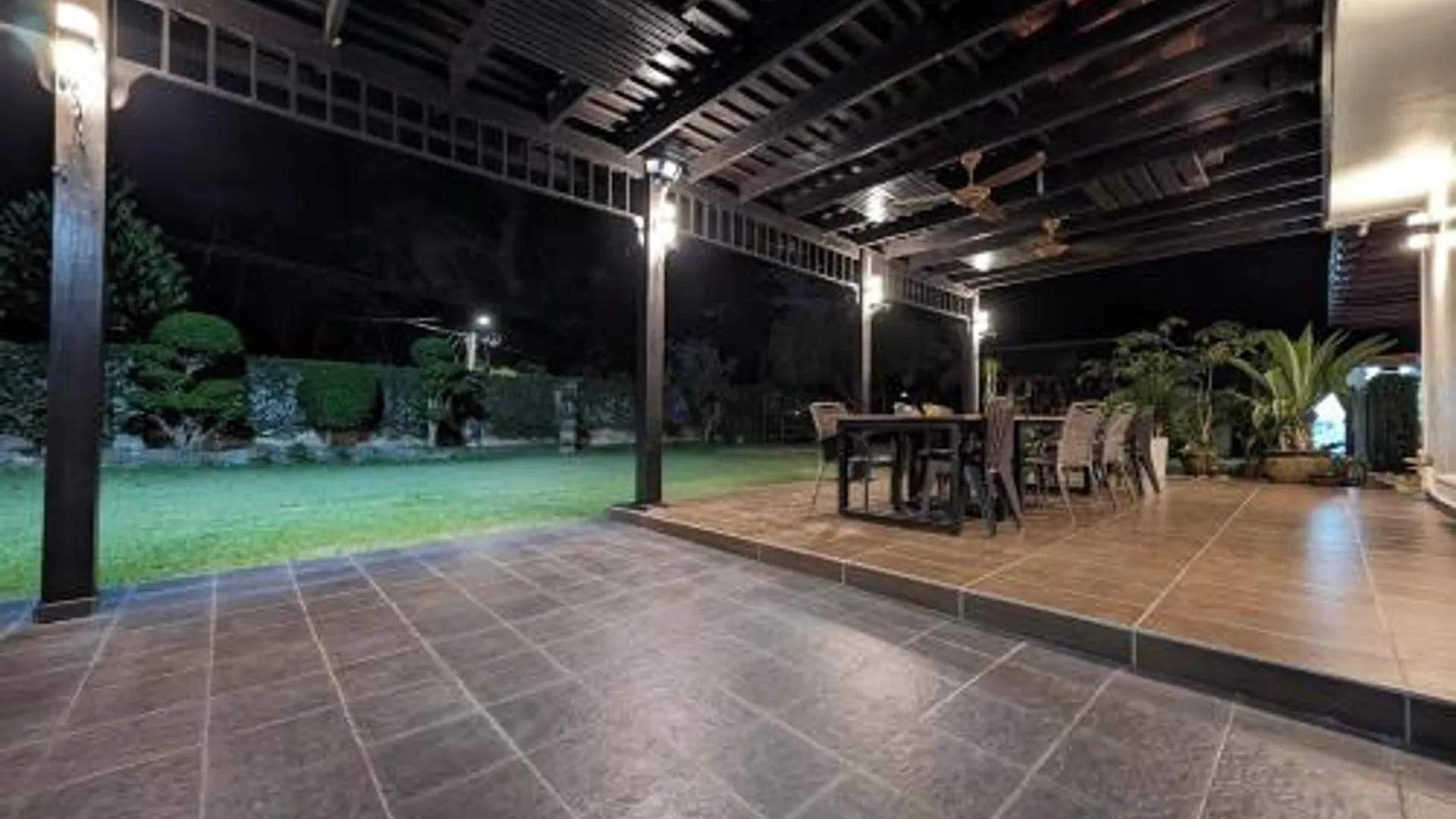 크루앙 클루앙 시티 센터의 프라이빗 하우스 (100m², 침실 4개, 프라이빗 욕실 4개) 3성급 게스트하우스 외관