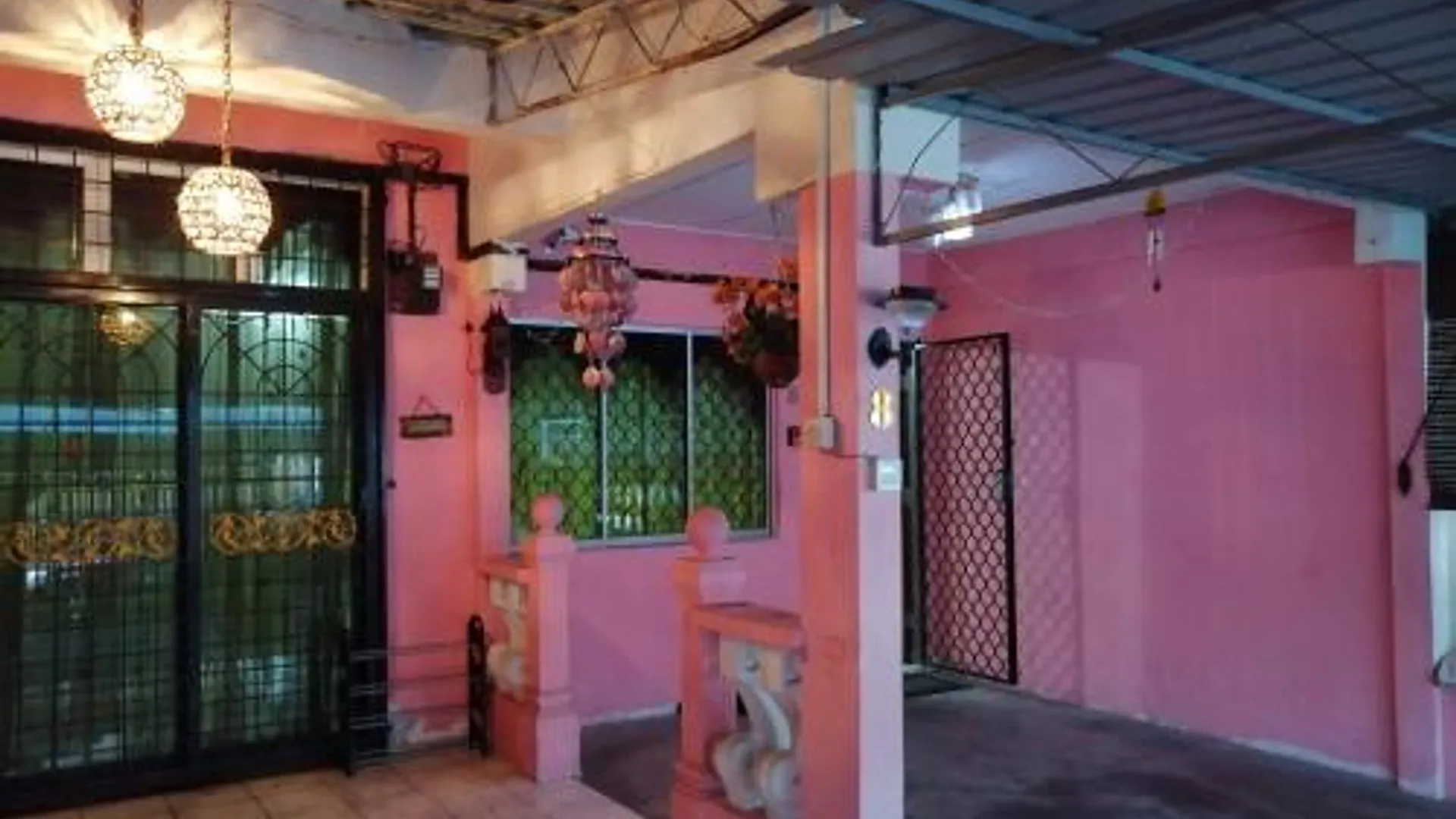 크루앙 클루앙 시티 센터의 프라이빗 하우스 (322m², 침실 3개, 프라이빗 욕실 2개) 2성급 싱글룸 외관