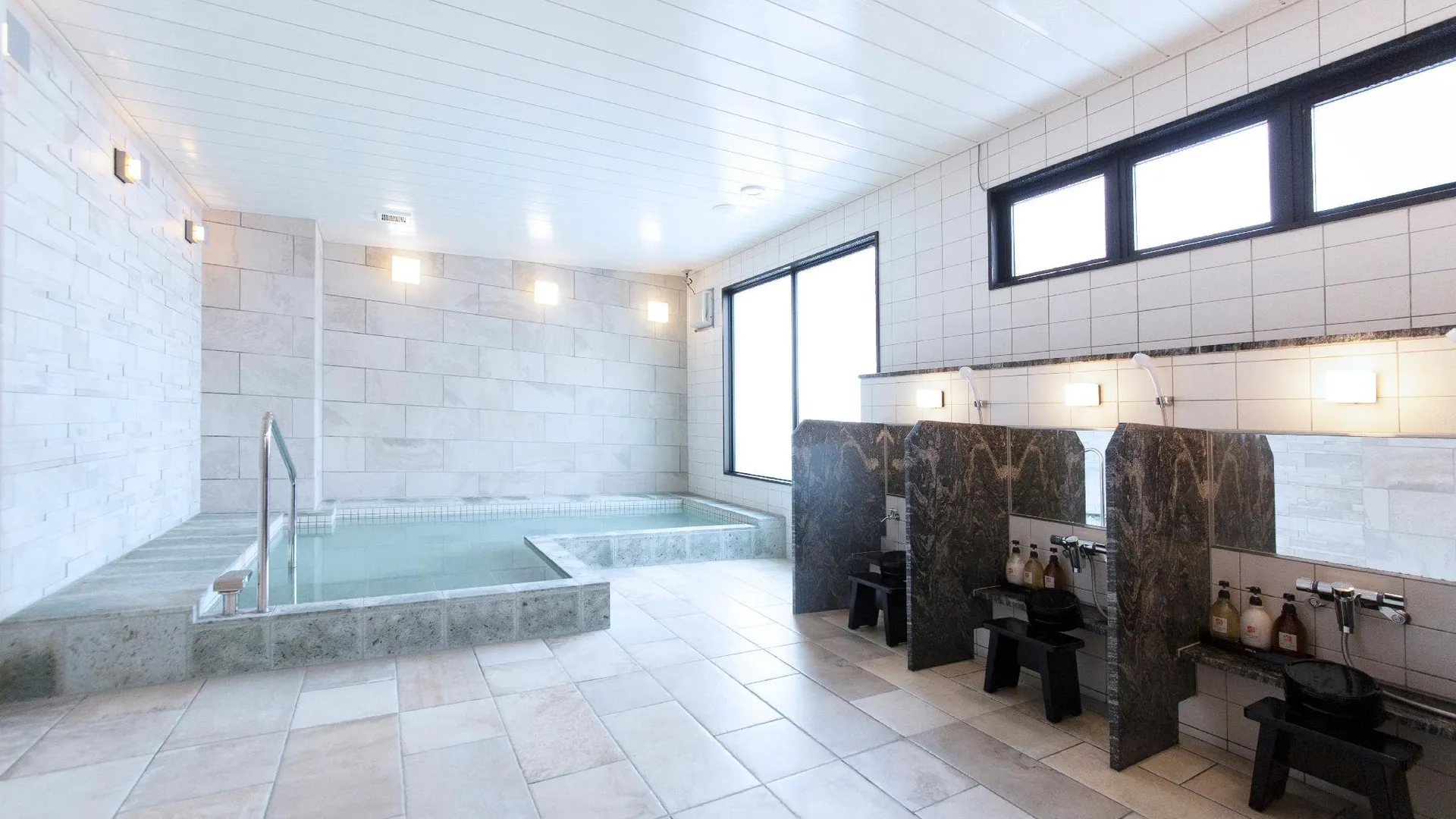 오사카 HOTEL HILLARYS Shinsaibashi 3성급 호텔 수영장