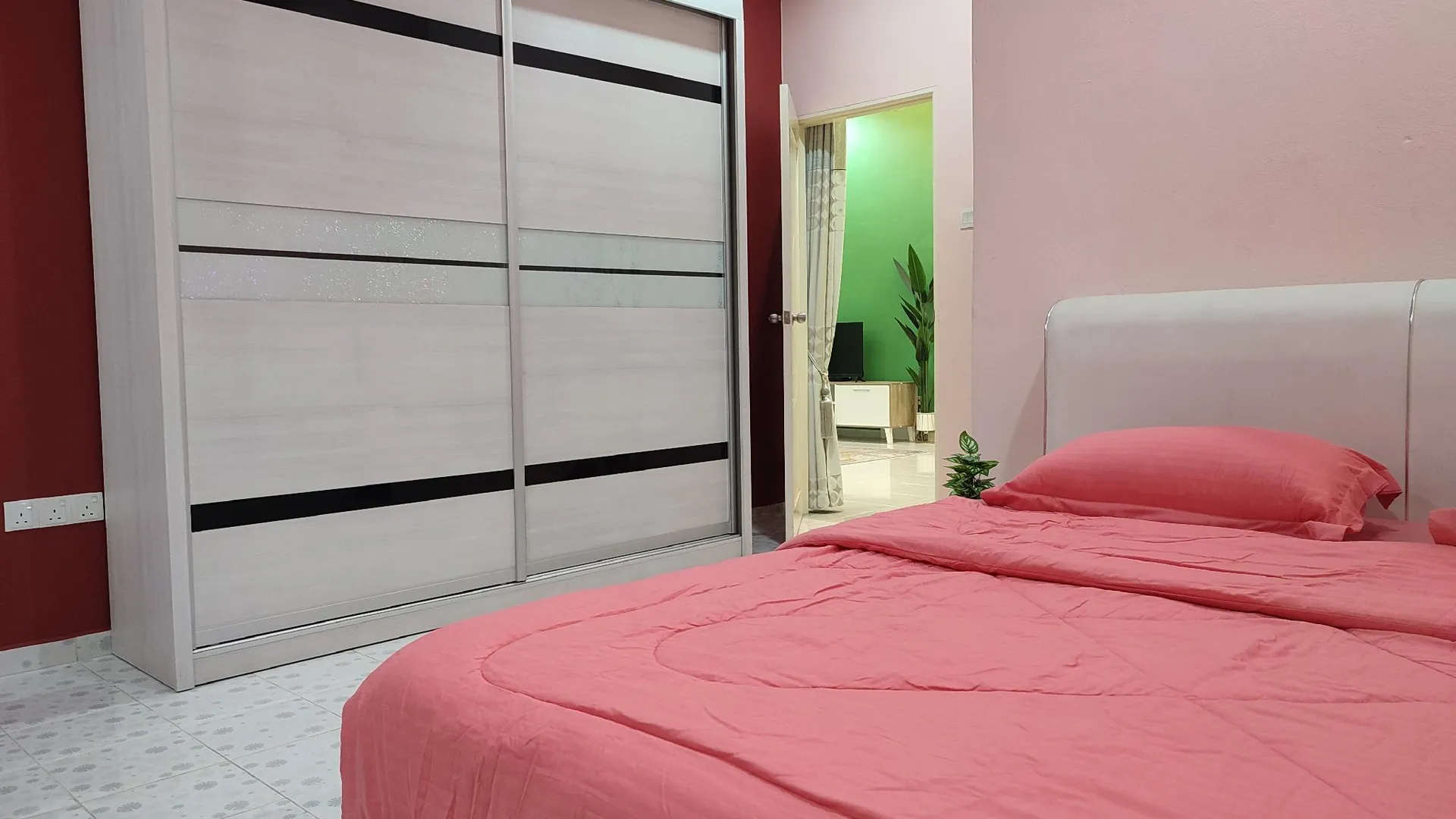 란타우 판장 캄풍 바캇 훌루의 방갈로 (550m², 침실 3개, 프라이빗 욕실 2개) 4성급 게스트하우스 스위트룸