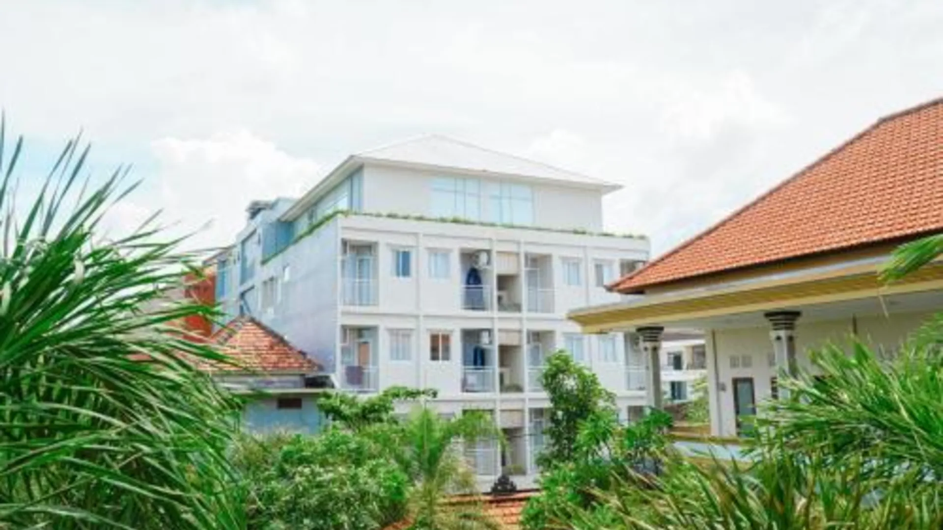 발리 Bali Bustle Pararaton Coliving and Coworking Space 3성급 호텔 외관