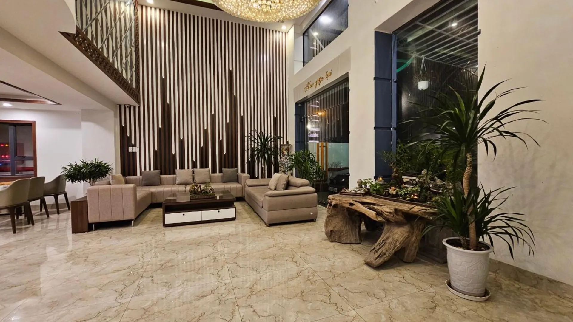 다낭 에메랄드 드림 호텔, 오피스 앤 아파트먼츠 5성급 호텔 로비