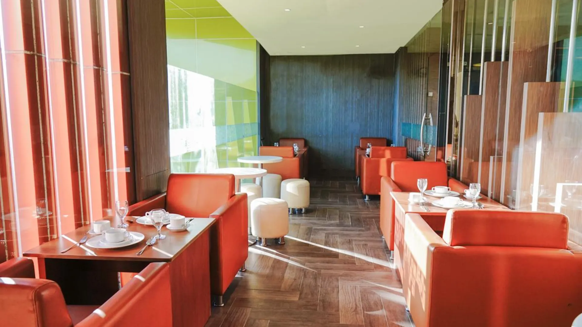 마카사르 엠프레스 호텔 마카사르 시티 센터 바이 LIFE 3성급 호텔 수영장