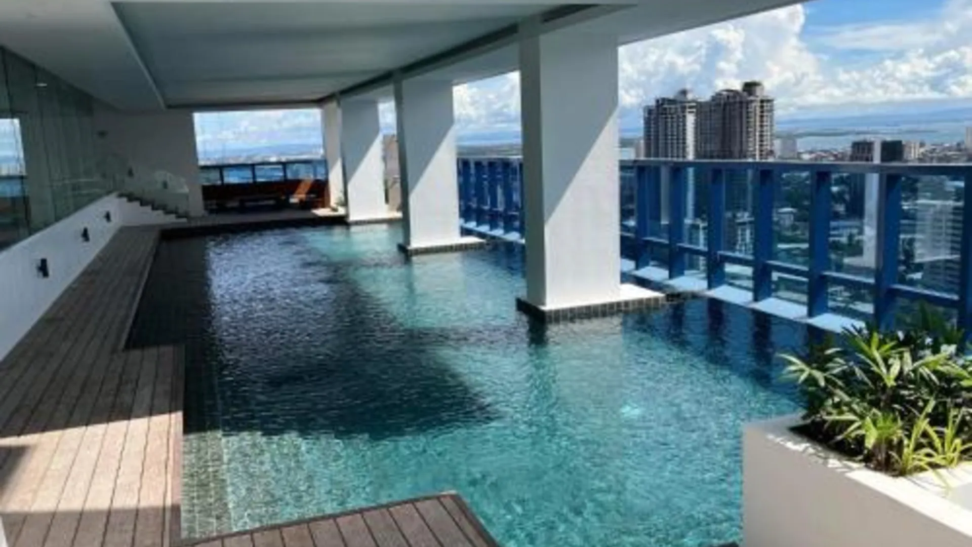 세부 38 Park Avenue right in the heart of IT Park Cebu, 55 inches TV, wifi, LOWER FLOOR on 5th floor 4성급 싱글룸 로비