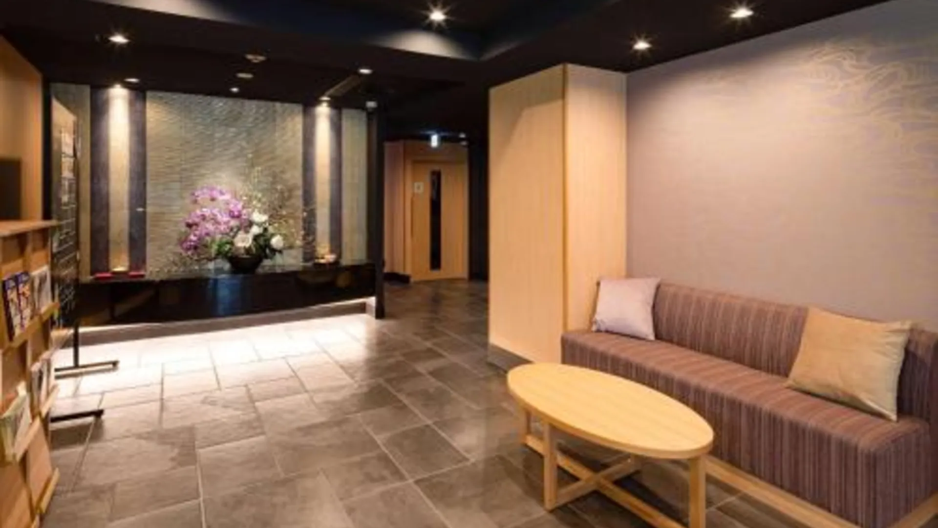 교토 컴포트 인 교토 시조카라스마 3성급 호텔 로비