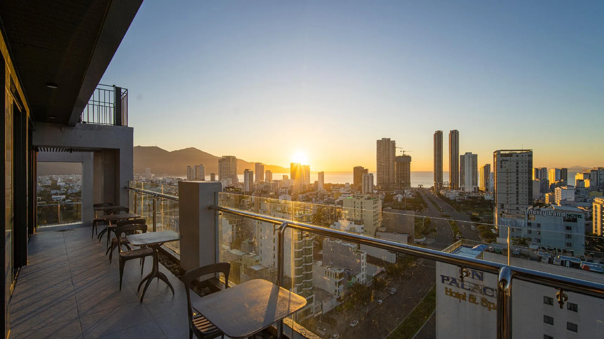 다낭 럭스테리 호텔 4성급 호텔 레스토랑