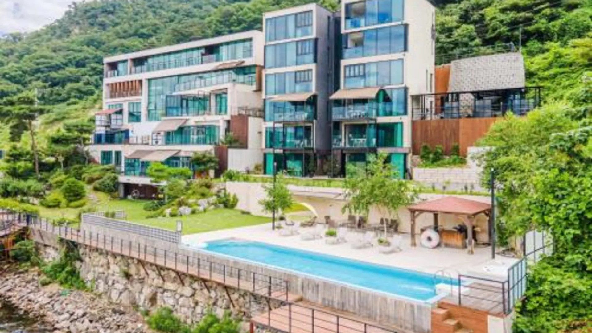 가평 가평 펜션 더 스퀘어 24 스파펜션 3성급 게스트하우스 외관