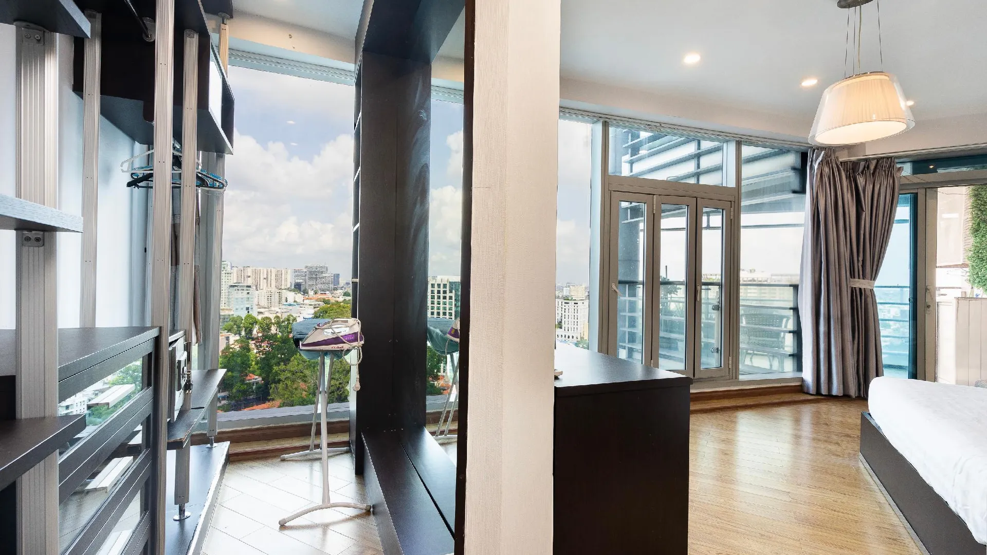 호치민 트레이시 세일링 타워 5성급 호텔 전망