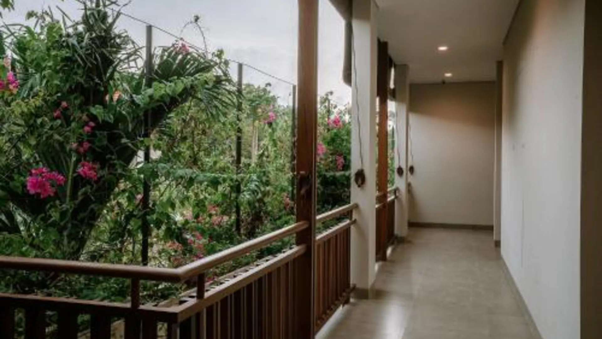 발리 원 디그리 선셋 힐 레저 2성급 호텔 객실