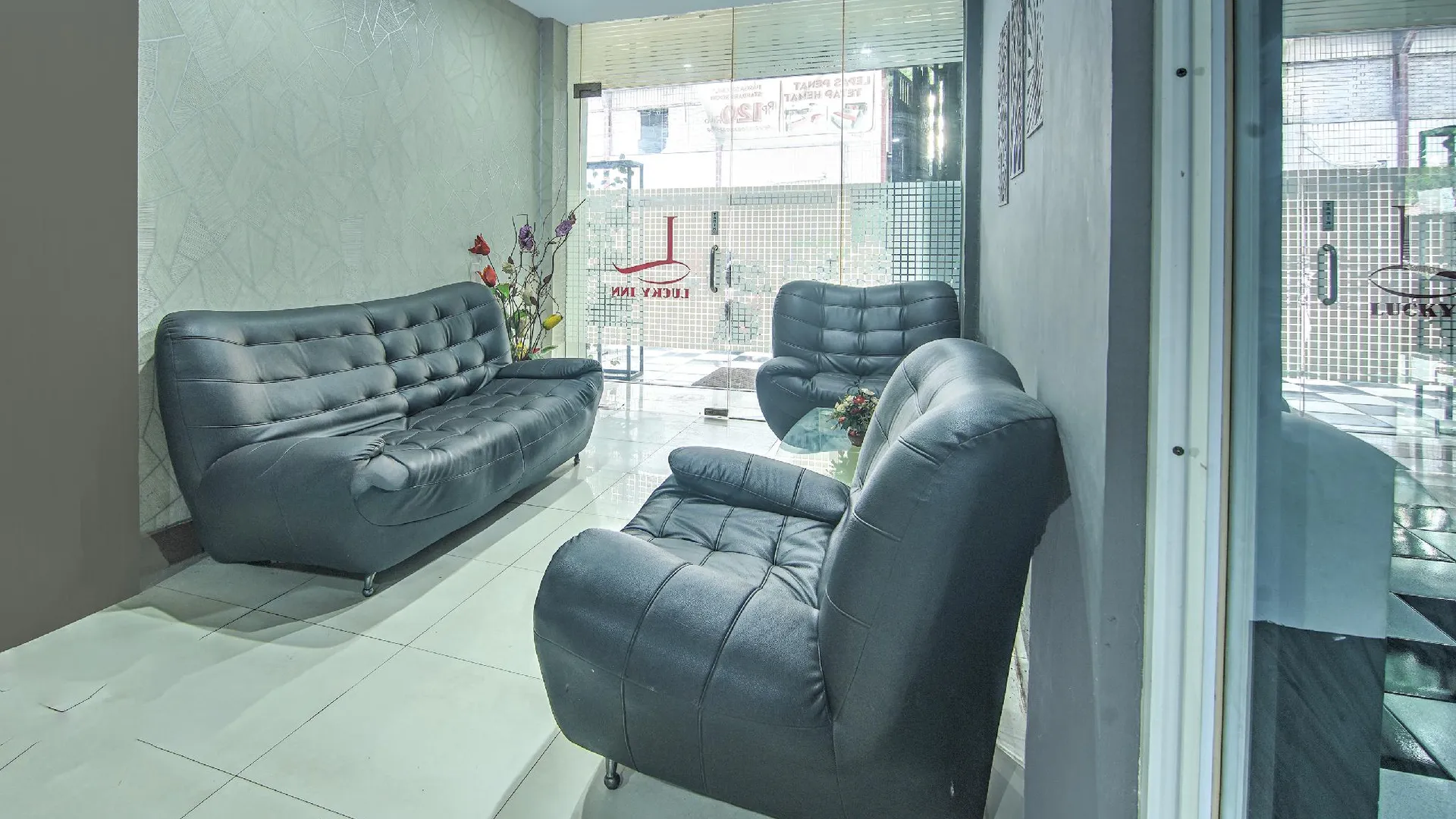 마카사르 OYO 94781 Hotel Lucky Inn Makassar 4성급 호텔 외관