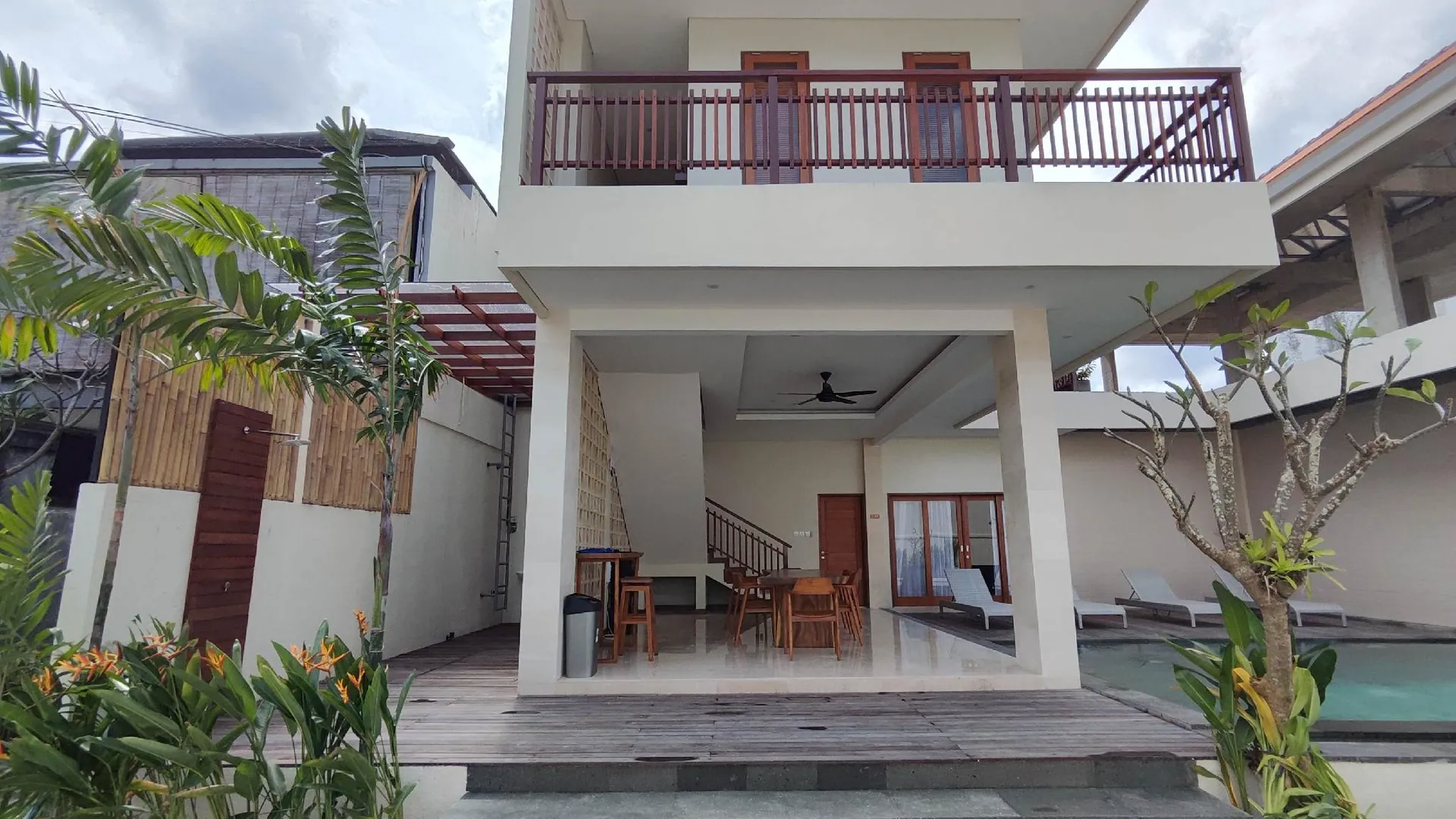 발리 빌라 로베초 에코 비치 5성급 게스트하우스 레스토랑