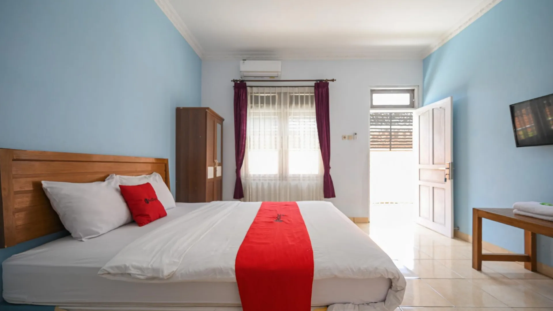 발리 레드도어즈 앳 드발콘 어코모데이션 쿠타 발리 2성급 호텔 스위트룸