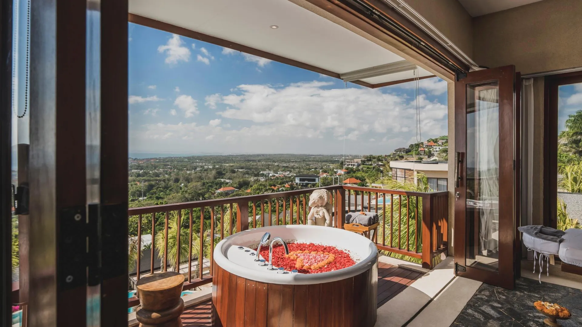 발리 씨스케이프 리조트 앤 스파 울루와투 바이 이니 비에 호스피탤리티 5성급 호텔 수영장