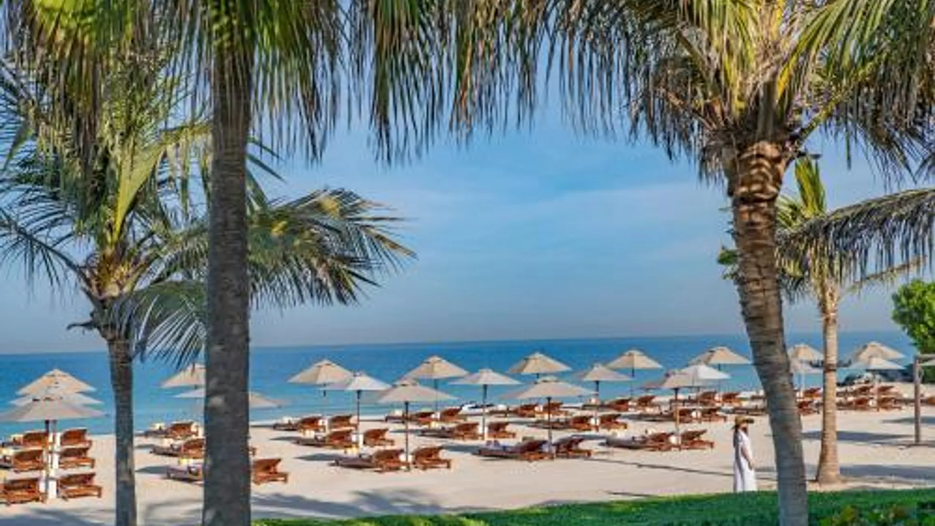 아지만 Al Zorah Beach Resort 5성급 호텔 전망