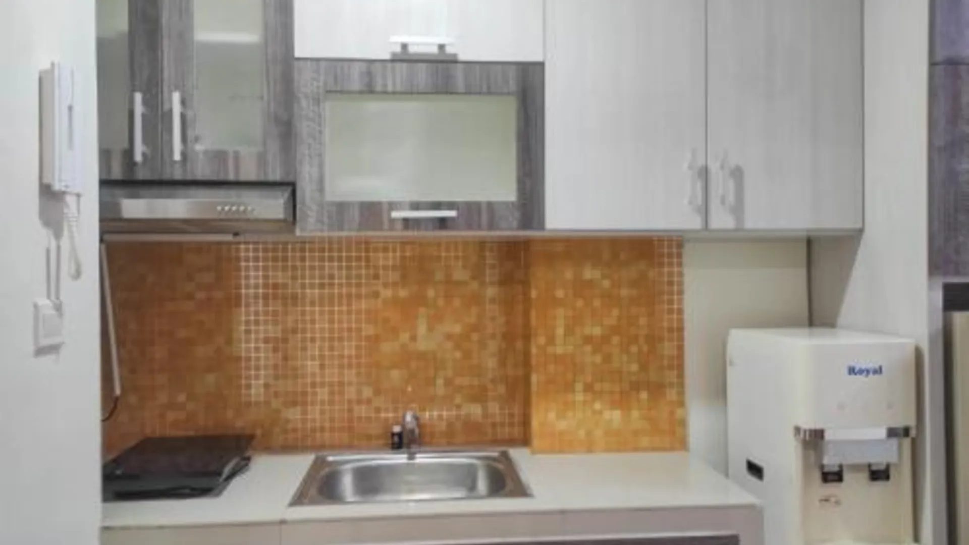 마카사르 Best Deal and Cozy 2BR Vida View Apartment By Travelio 3성급 싱글룸 레스토랑