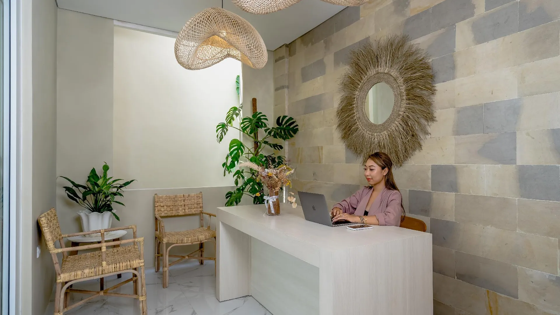 발리 데바 아메르타 아파르트멘 1성급 호텔 로비