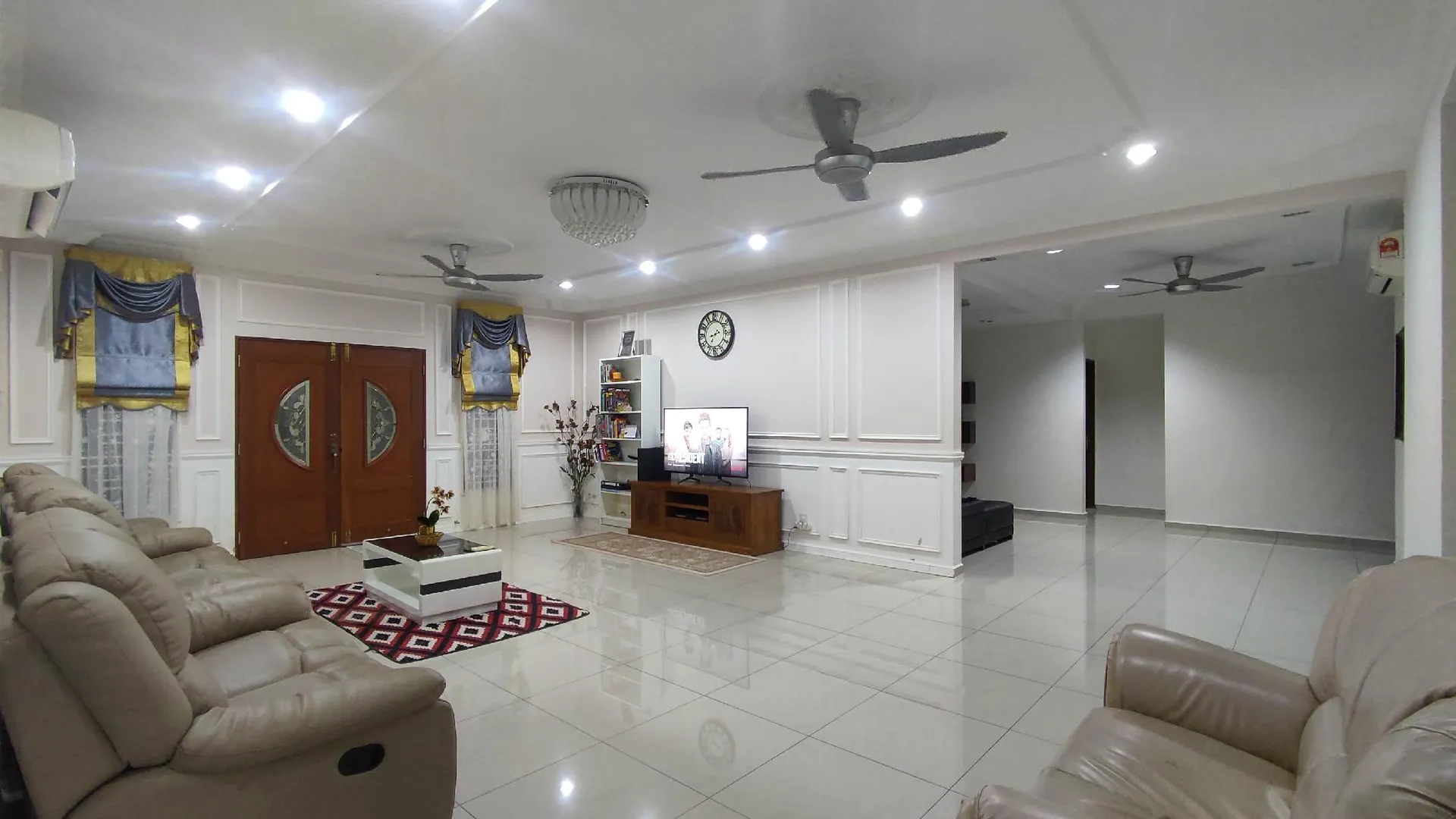 말라카 바투 베렌담의 프라이빗 하우스 (5000m², 침실 6개, 프라이빗 욕실 5개) 2성급 싱글룸 로비