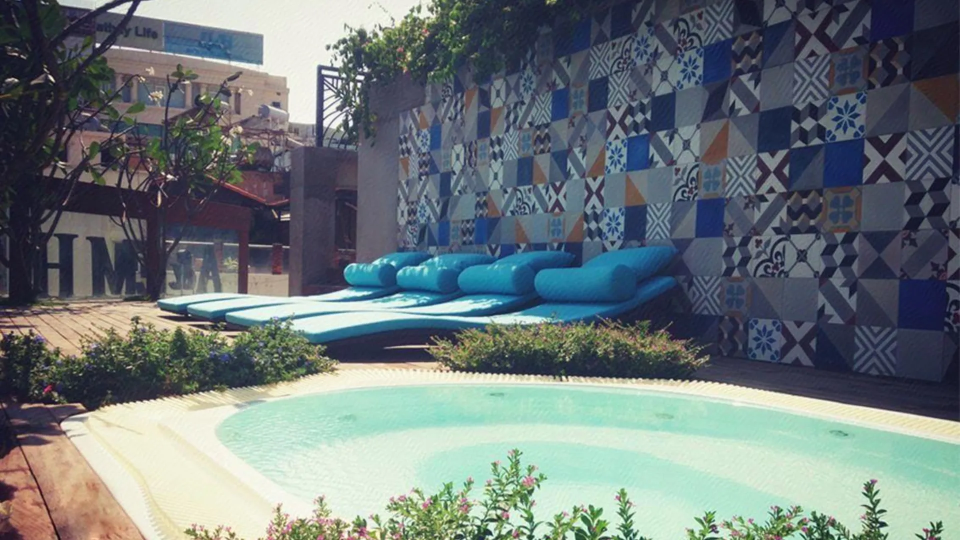 호치민 A&EM - 더 쁘띠 호텔 2성급 호텔 외관